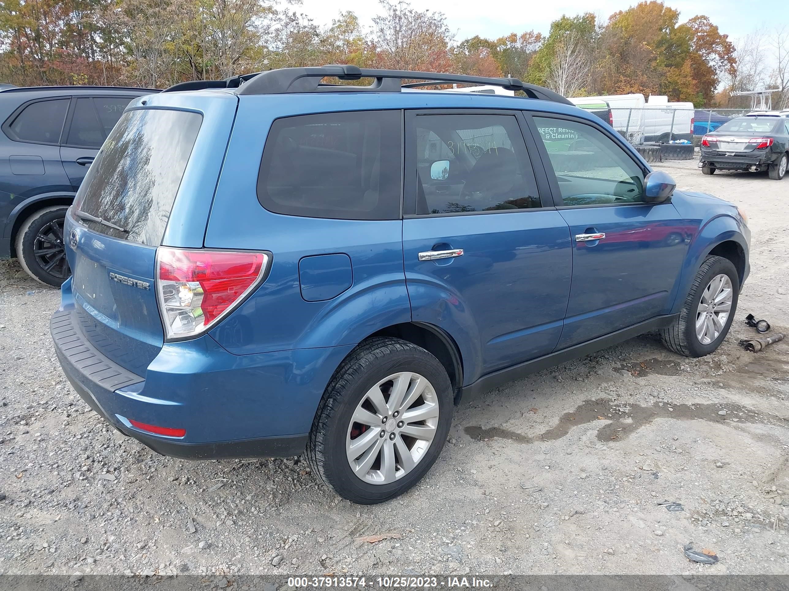 Photo 3 VIN: JN1CV6AR0AM254593 - SUBARU FORESTER 