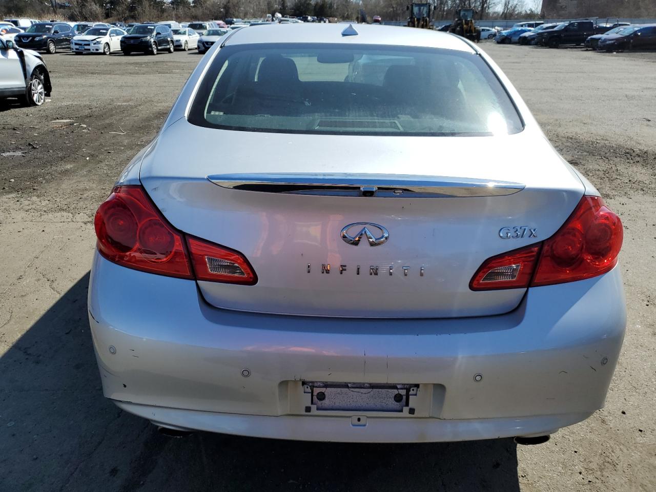 Photo 5 VIN: JN1CV6AR0AM461940 - INFINITI G 