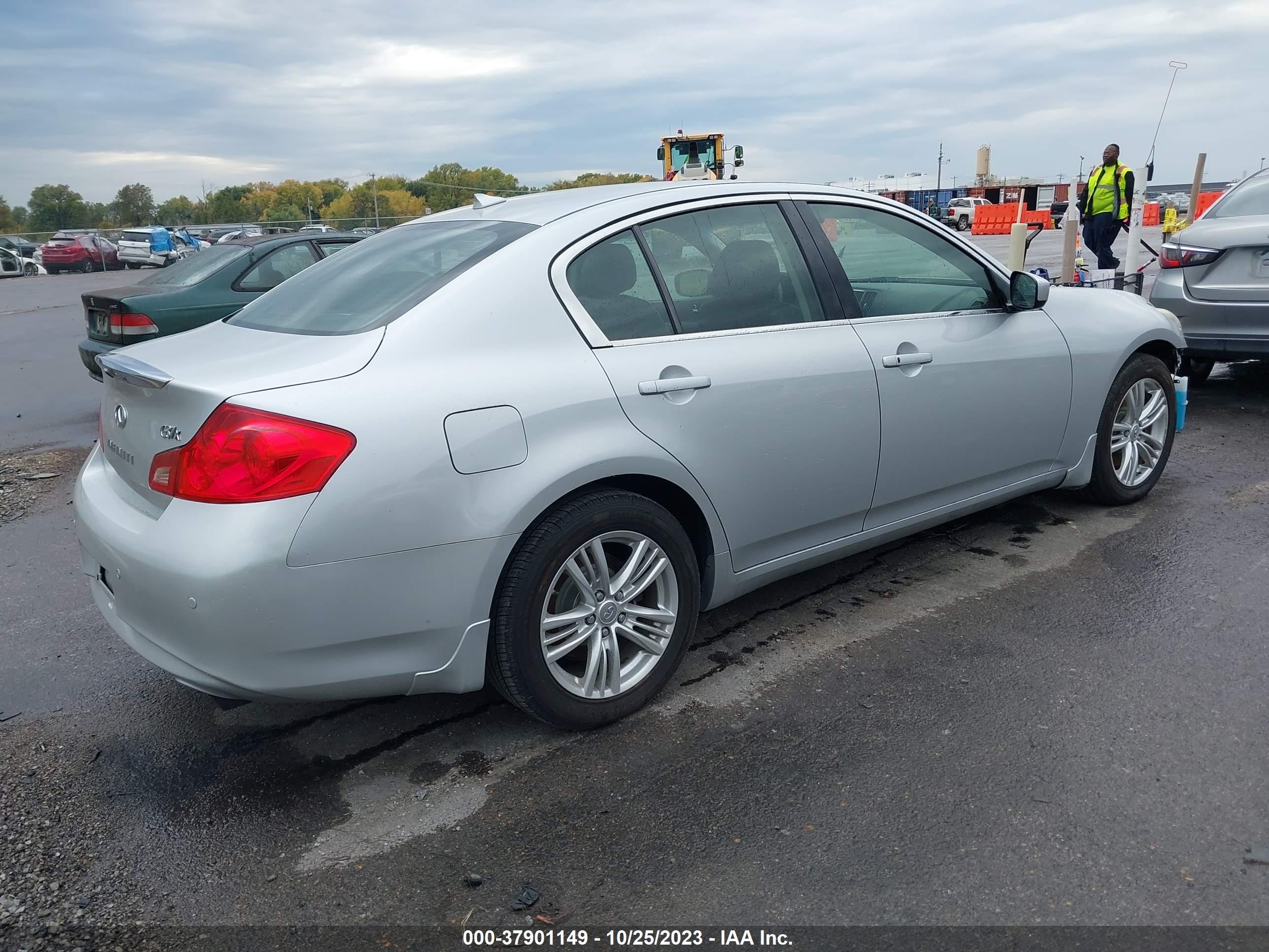 Photo 3 VIN: JN1CV6AR0BM353397 - INFINITI G 