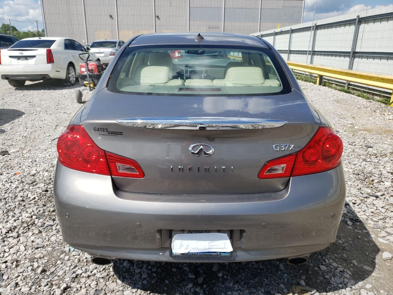 Photo 5 VIN: JN1CV6AR0CM677869 - INFINITI G 