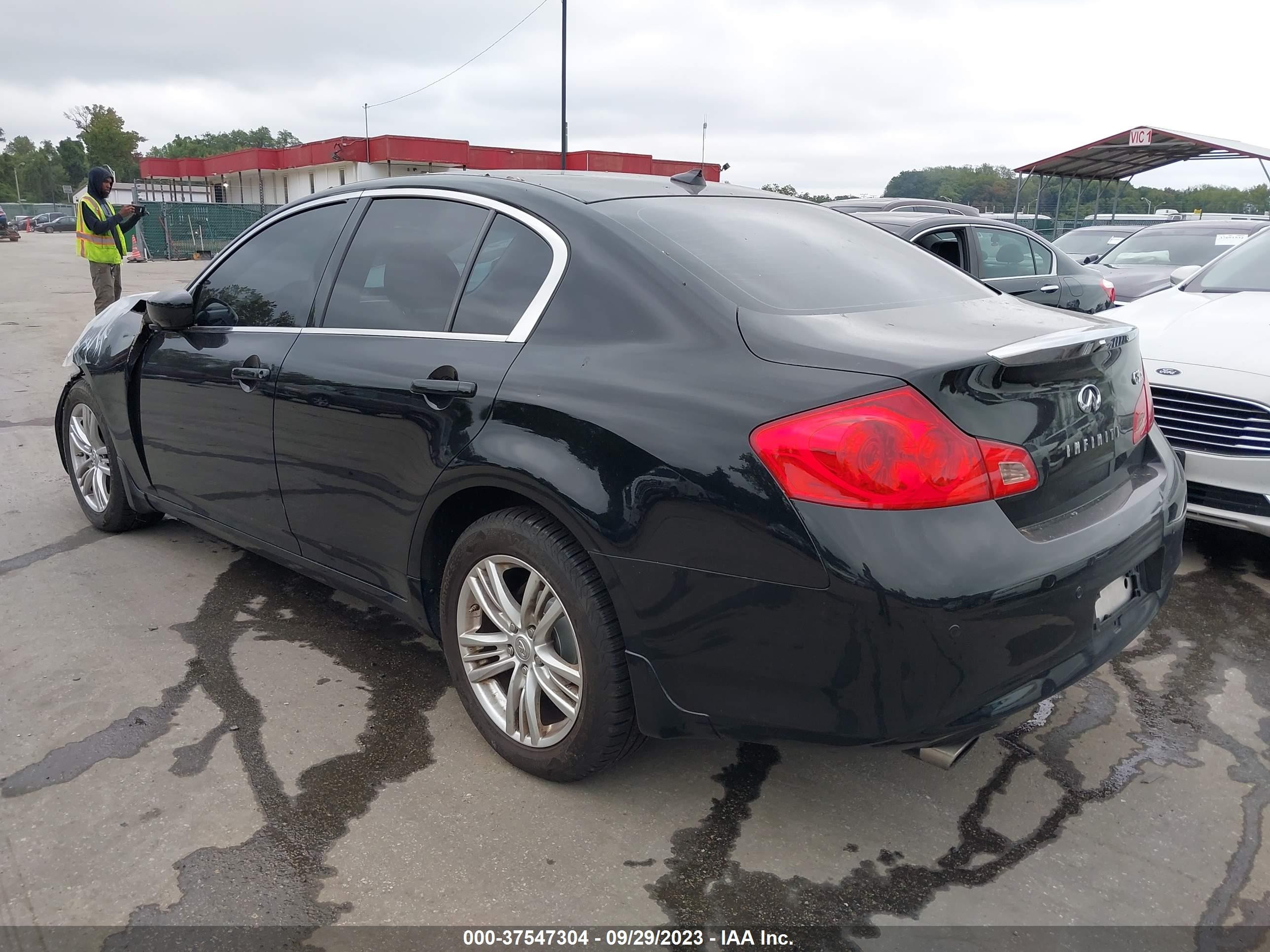 Photo 2 VIN: JN1CV6AR0CM972275 - INFINITI G 