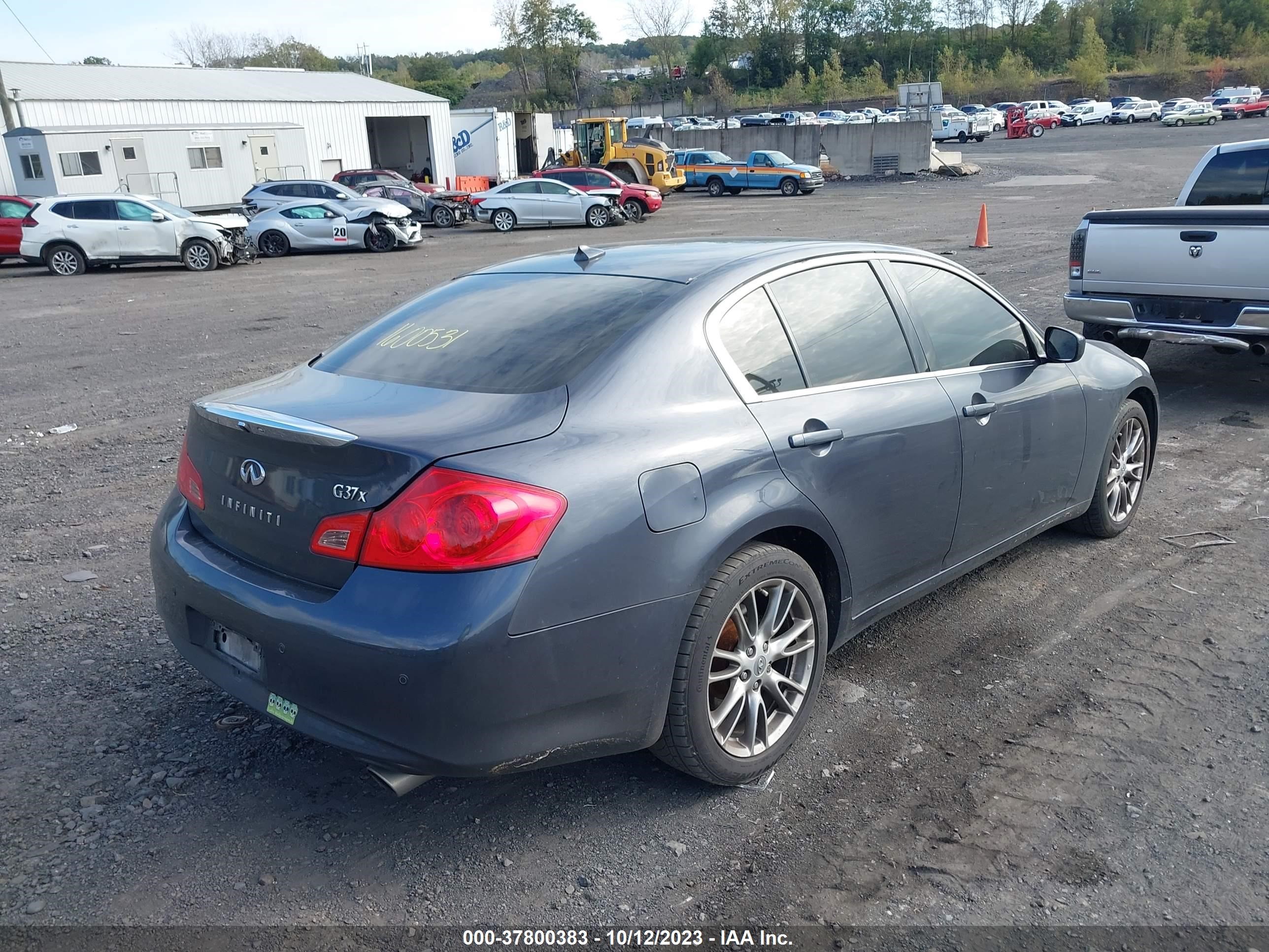 Photo 3 VIN: JN1CV6AR0CM974205 - INFINITI G 