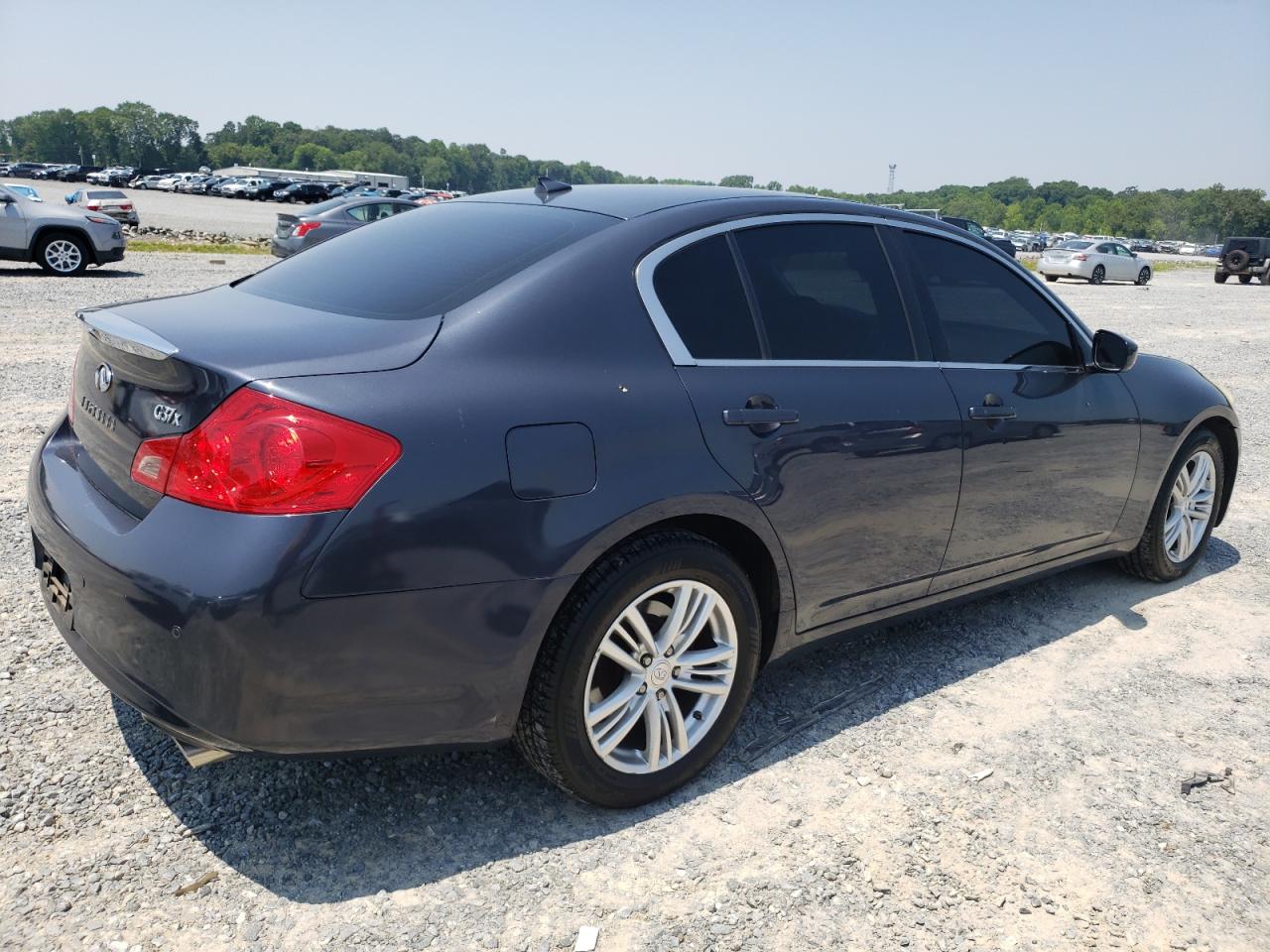 Photo 2 VIN: JN1CV6AR1BM412098 - INFINITI G 