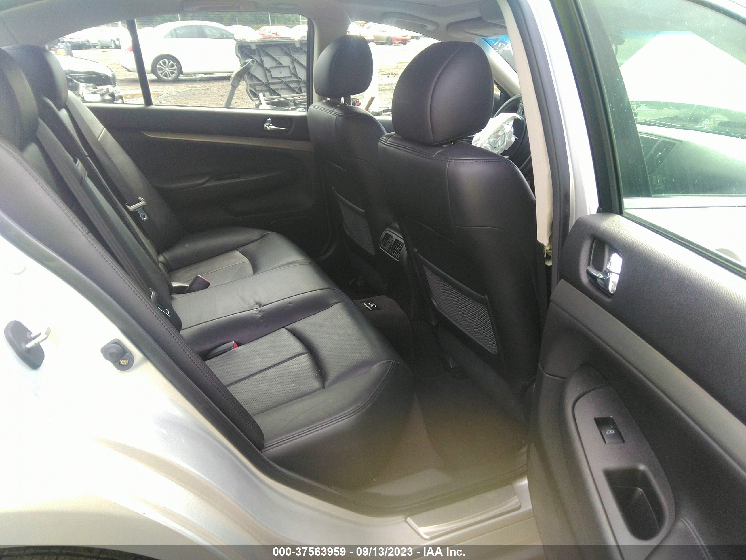 Photo 7 VIN: JN1CV6AR1BM412716 - INFINITI G 