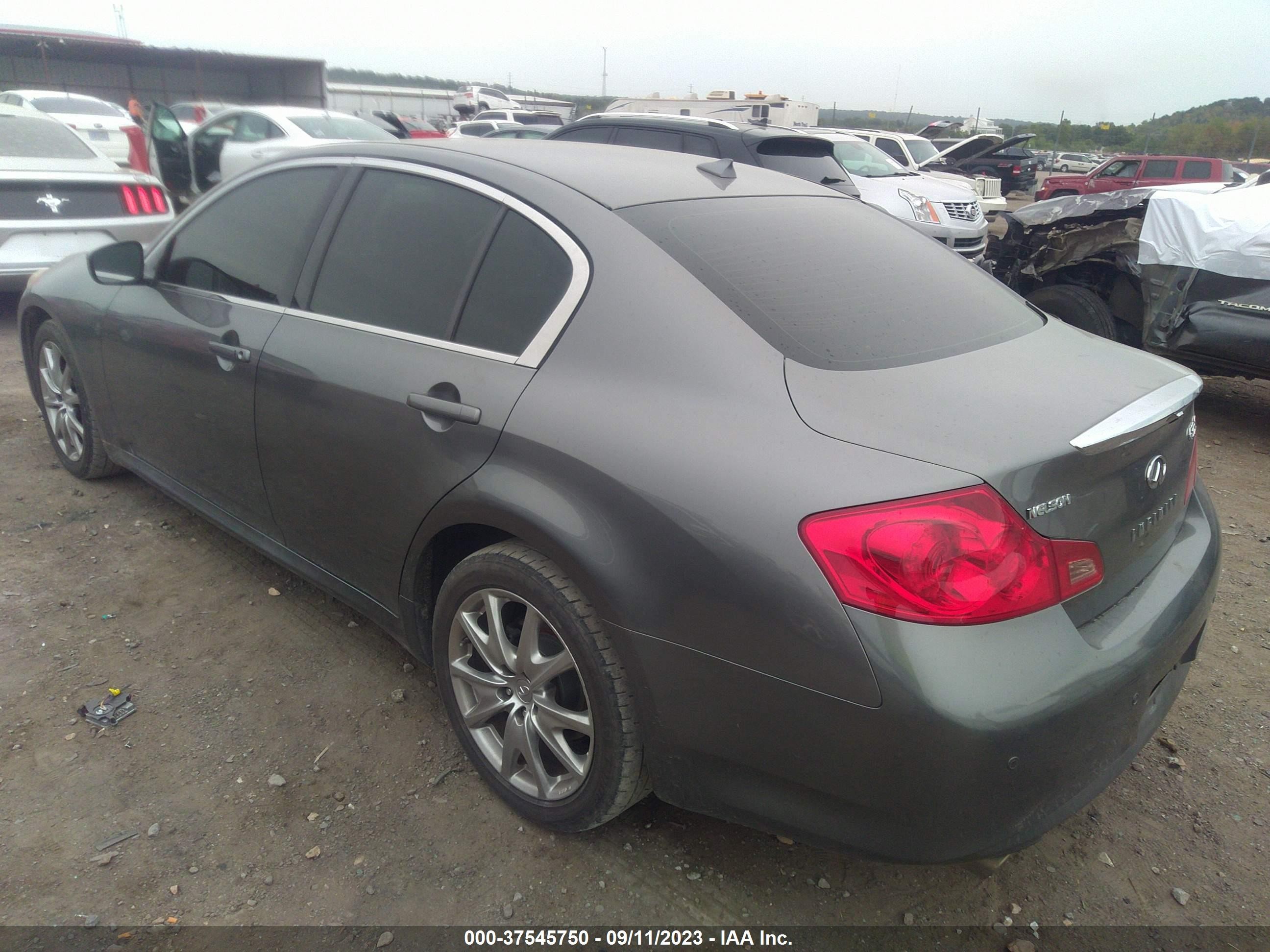 Photo 2 VIN: JN1CV6AR1DM752371 - INFINITI G 