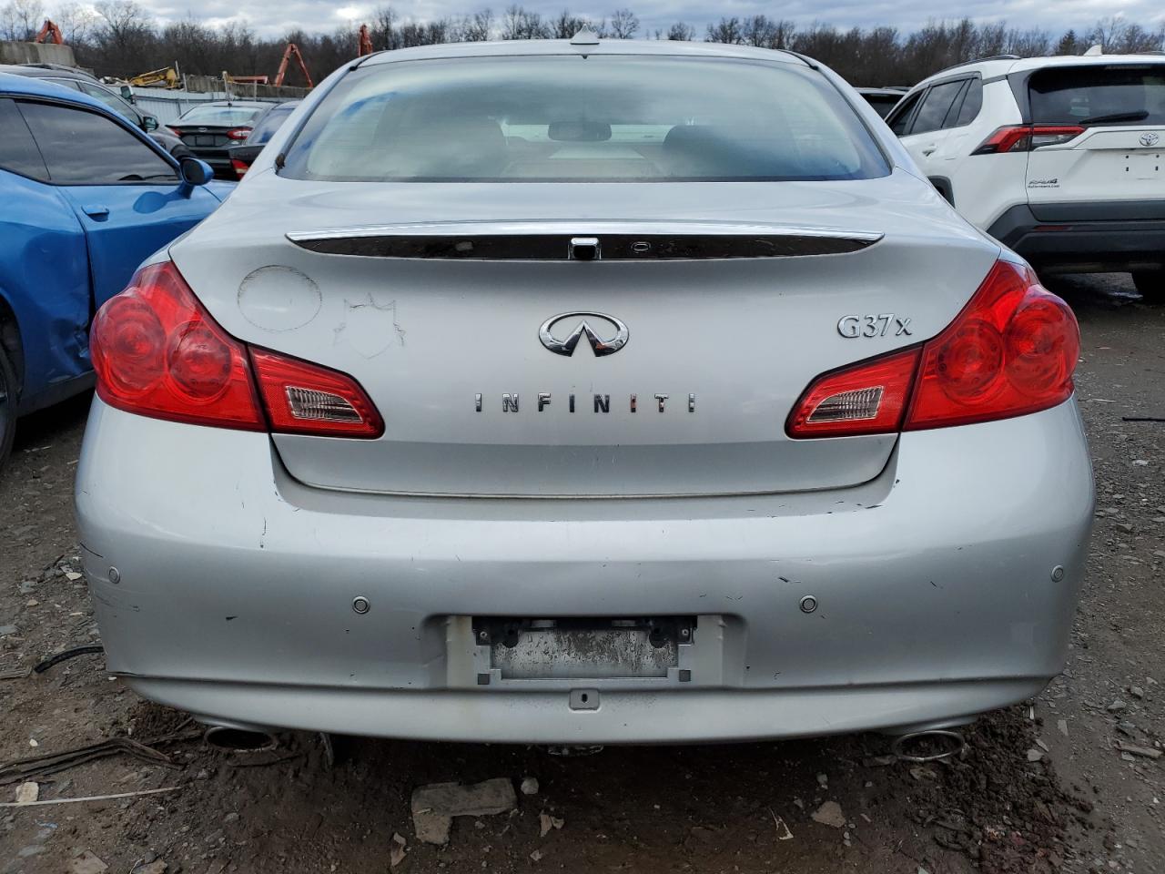 Photo 5 VIN: JN1CV6AR1DM768201 - INFINITI G 