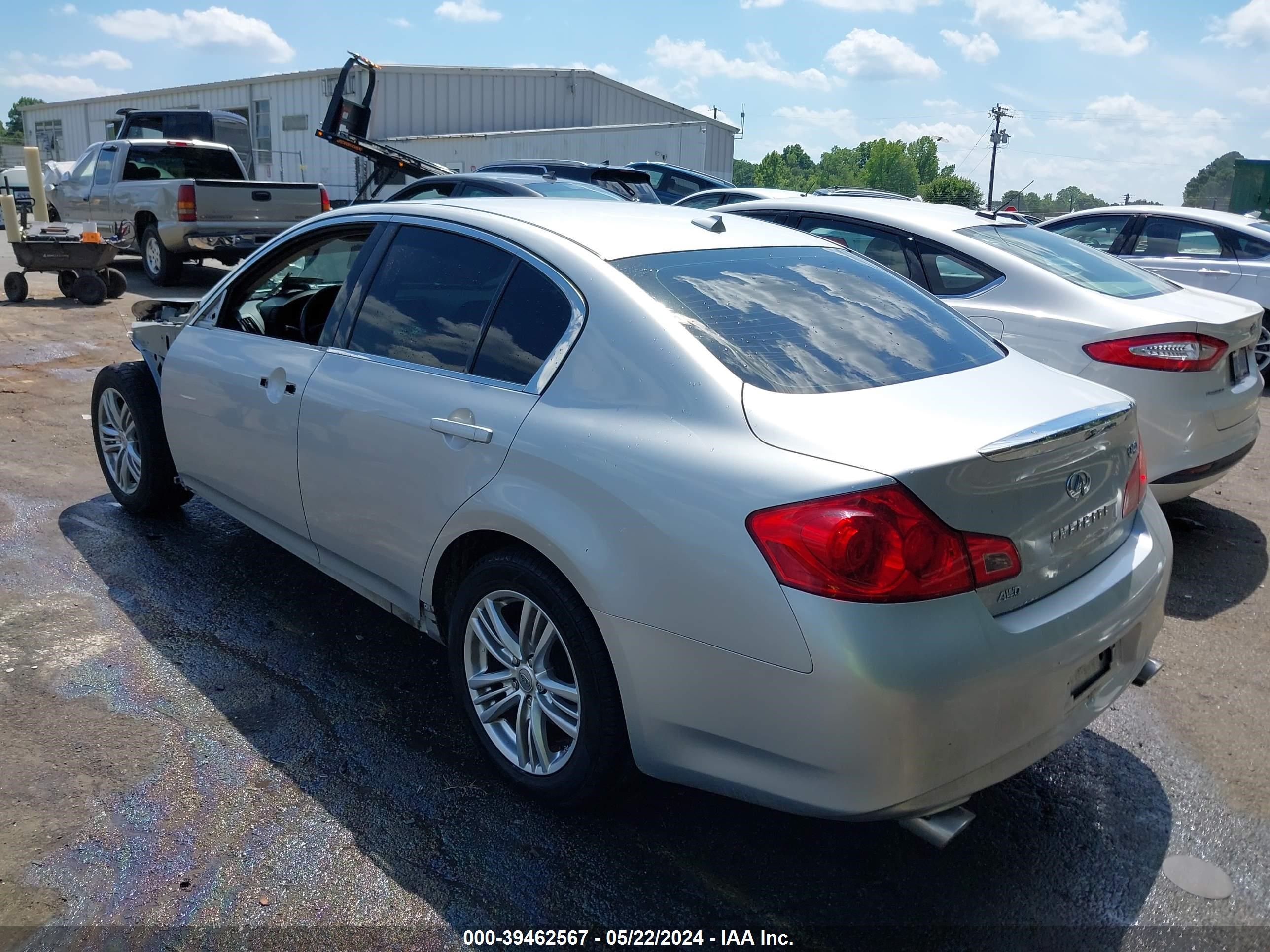 Photo 2 VIN: JN1CV6AR1FM520548 - INFINITI Q40 