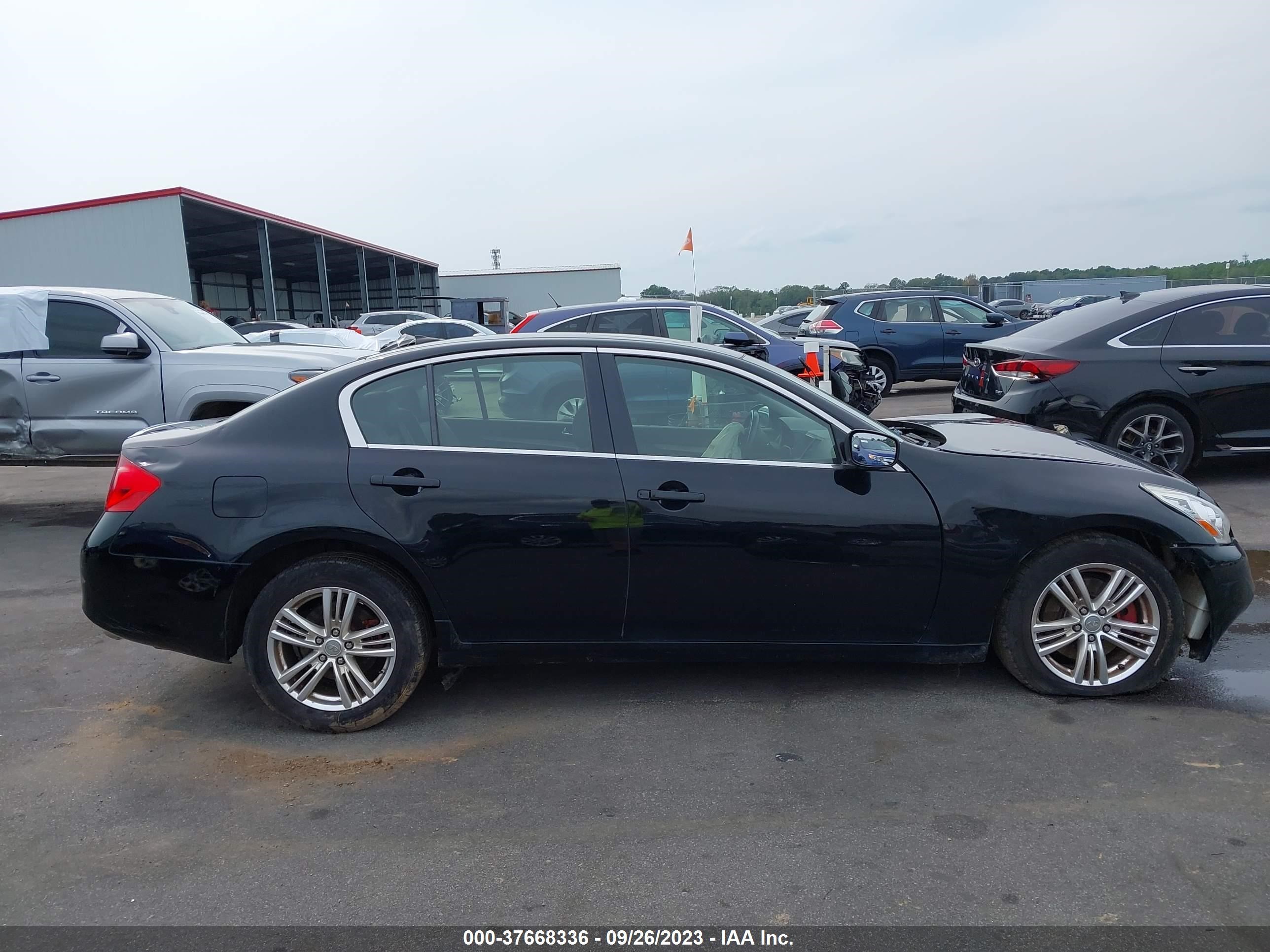 Photo 12 VIN: JN1CV6AR1FM523627 - INFINITI Q40 