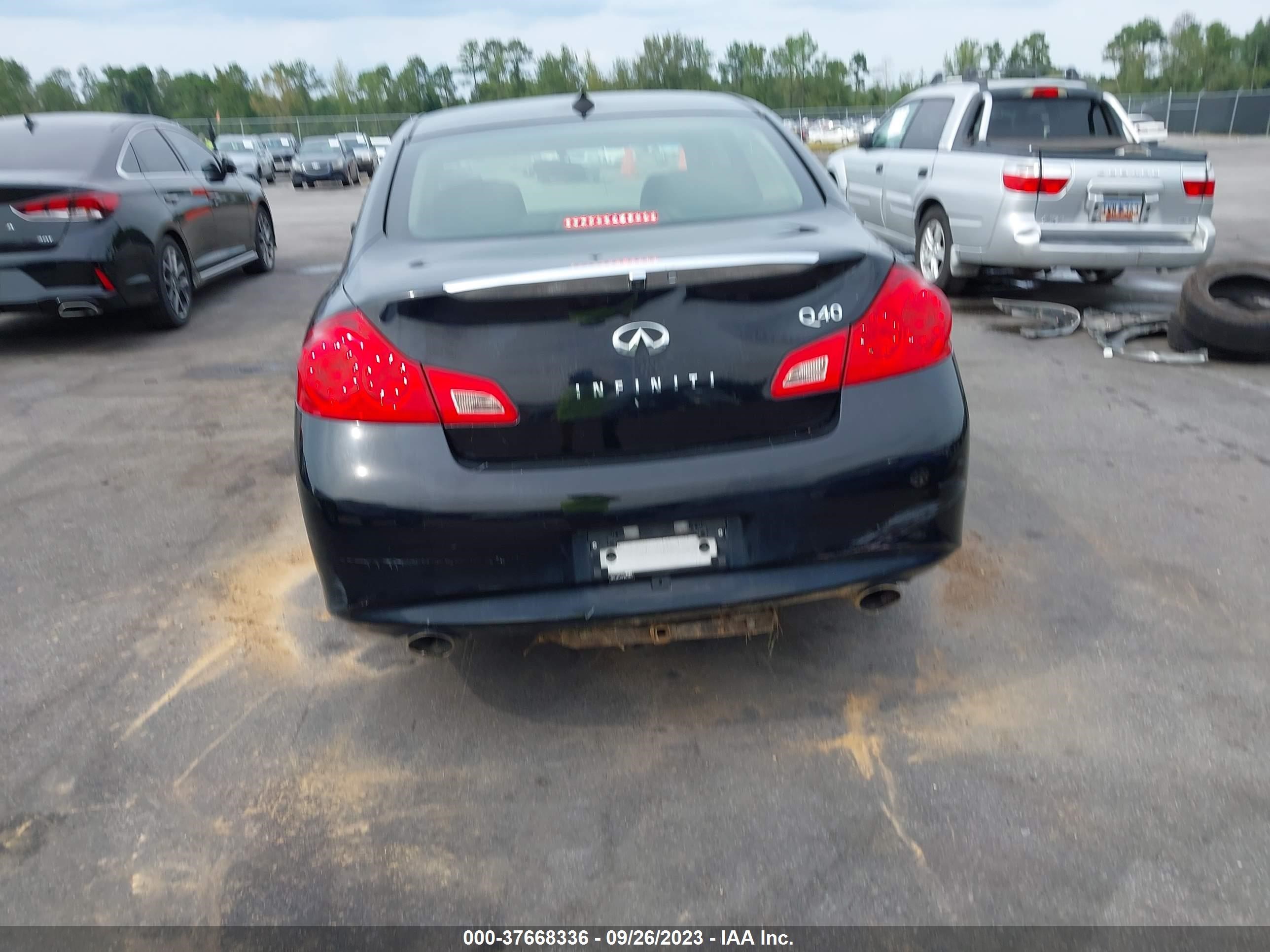 Photo 15 VIN: JN1CV6AR1FM523627 - INFINITI Q40 