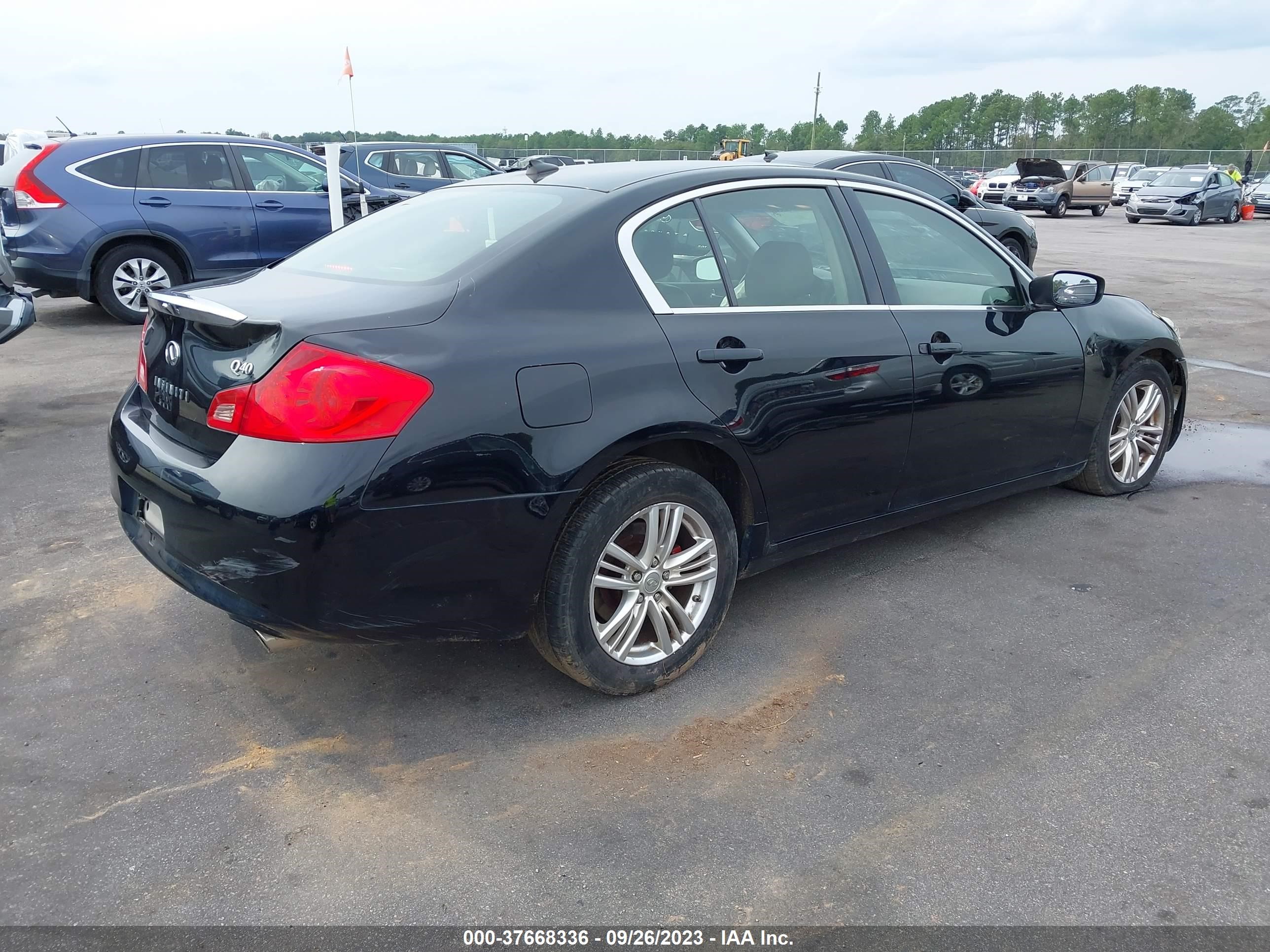 Photo 4 VIN: JN1CV6AR1FM523627 - INFINITI Q40 