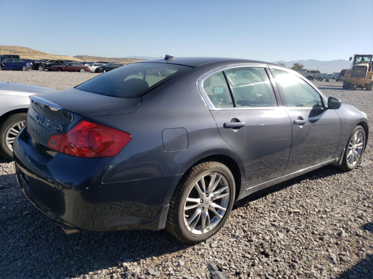 Photo 2 VIN: JN1CV6AR2AM251162 - INFINITI G 