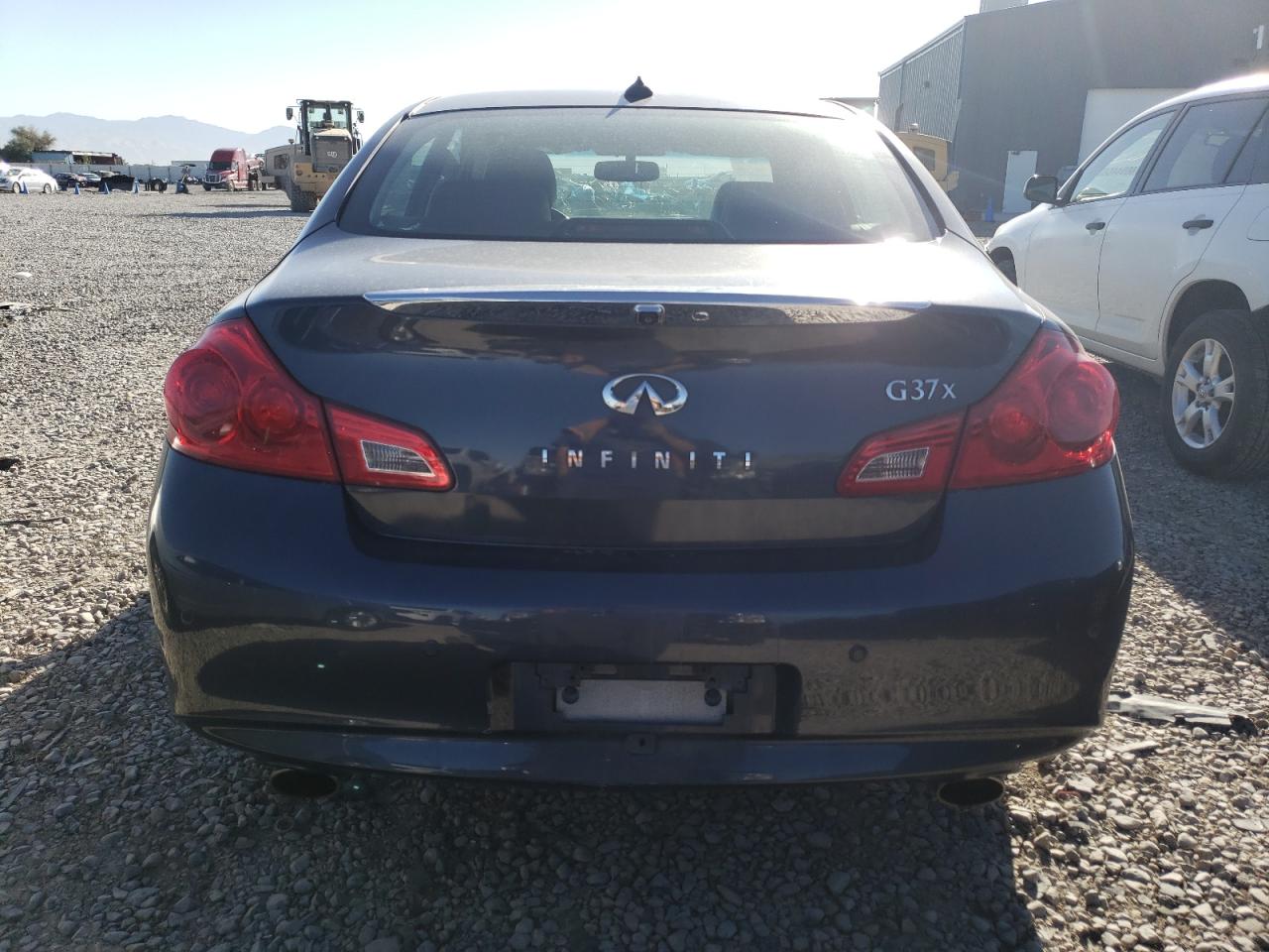 Photo 5 VIN: JN1CV6AR2AM251162 - INFINITI G 