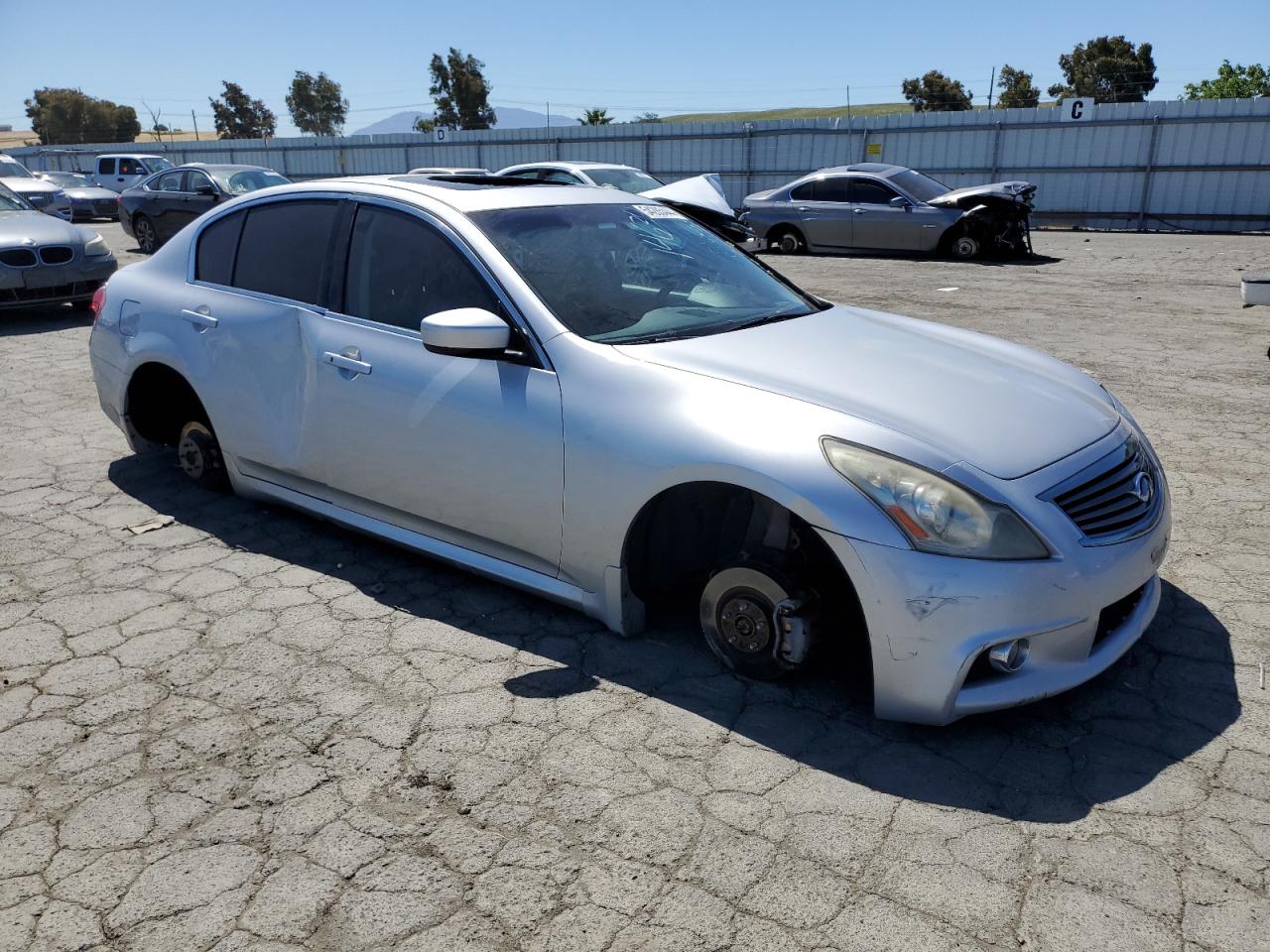 Photo 3 VIN: JN1CV6AR2BM354731 - INFINITI G 