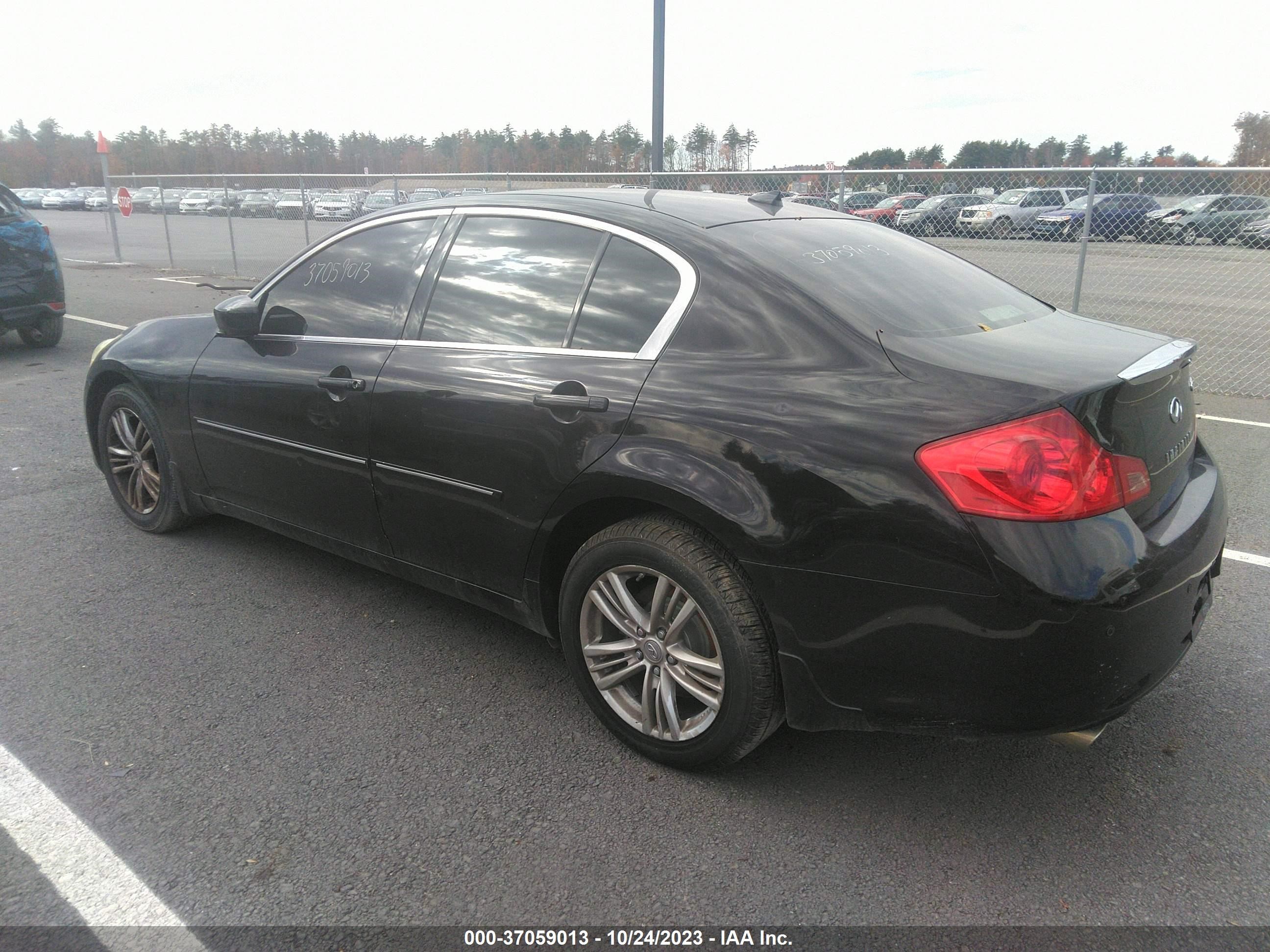 Photo 2 VIN: JN1CV6AR2CM678862 - INFINITI G 