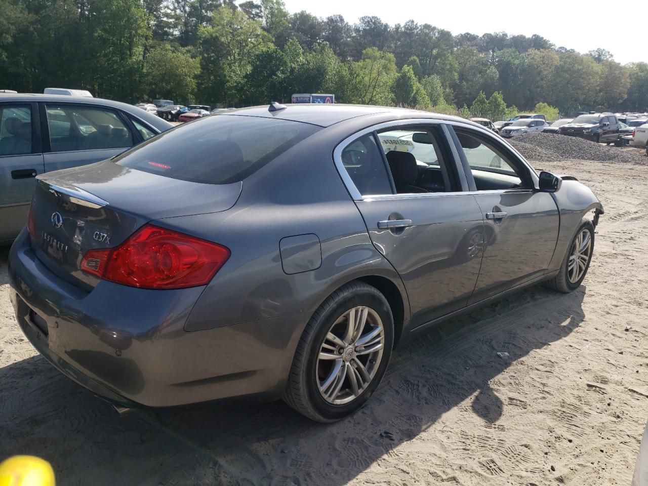 Photo 2 VIN: JN1CV6AR2CM681146 - INFINITI G 