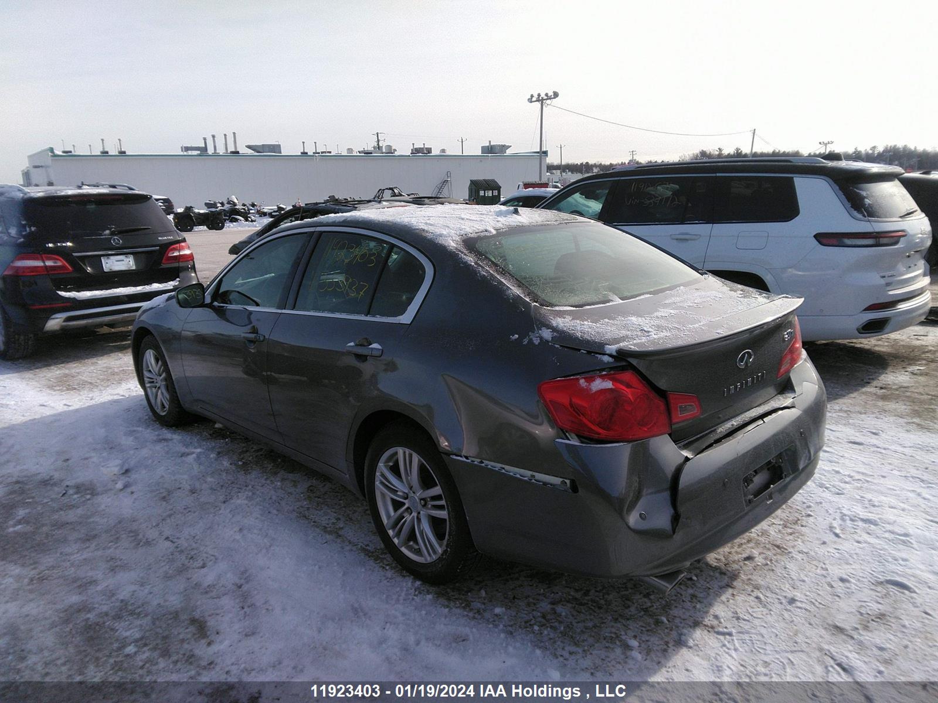 Photo 2 VIN: JN1CV6AR2DM353937 - INFINITI G 