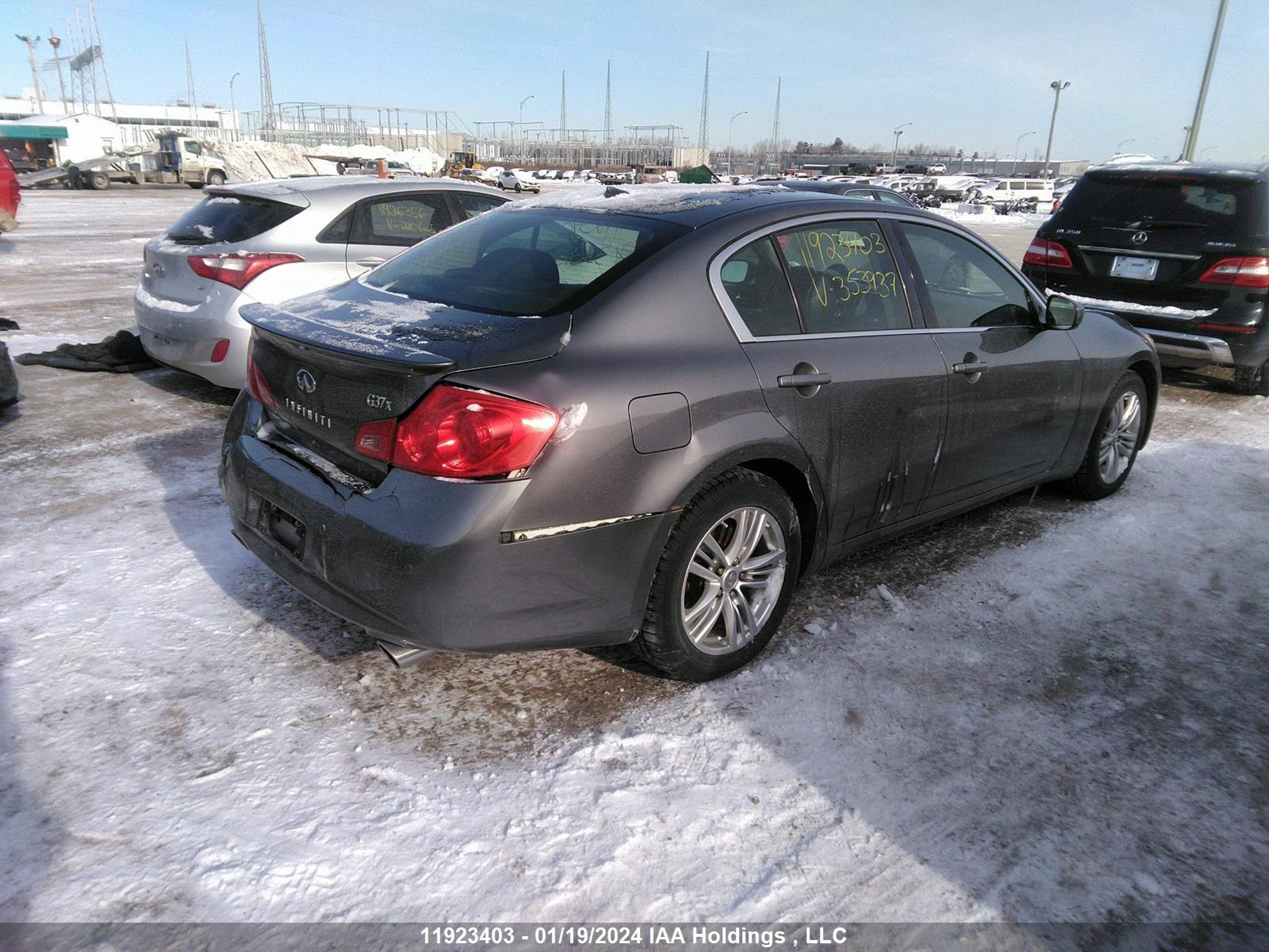 Photo 3 VIN: JN1CV6AR2DM353937 - INFINITI G 