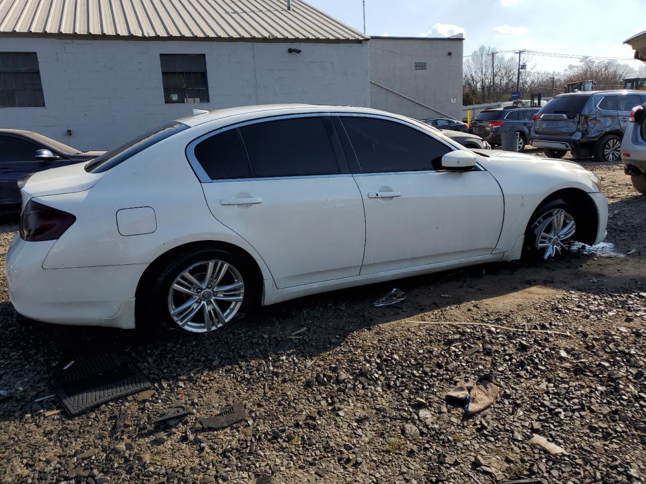 Photo 2 VIN: JN1CV6AR2DM356398 - INFINITI G 