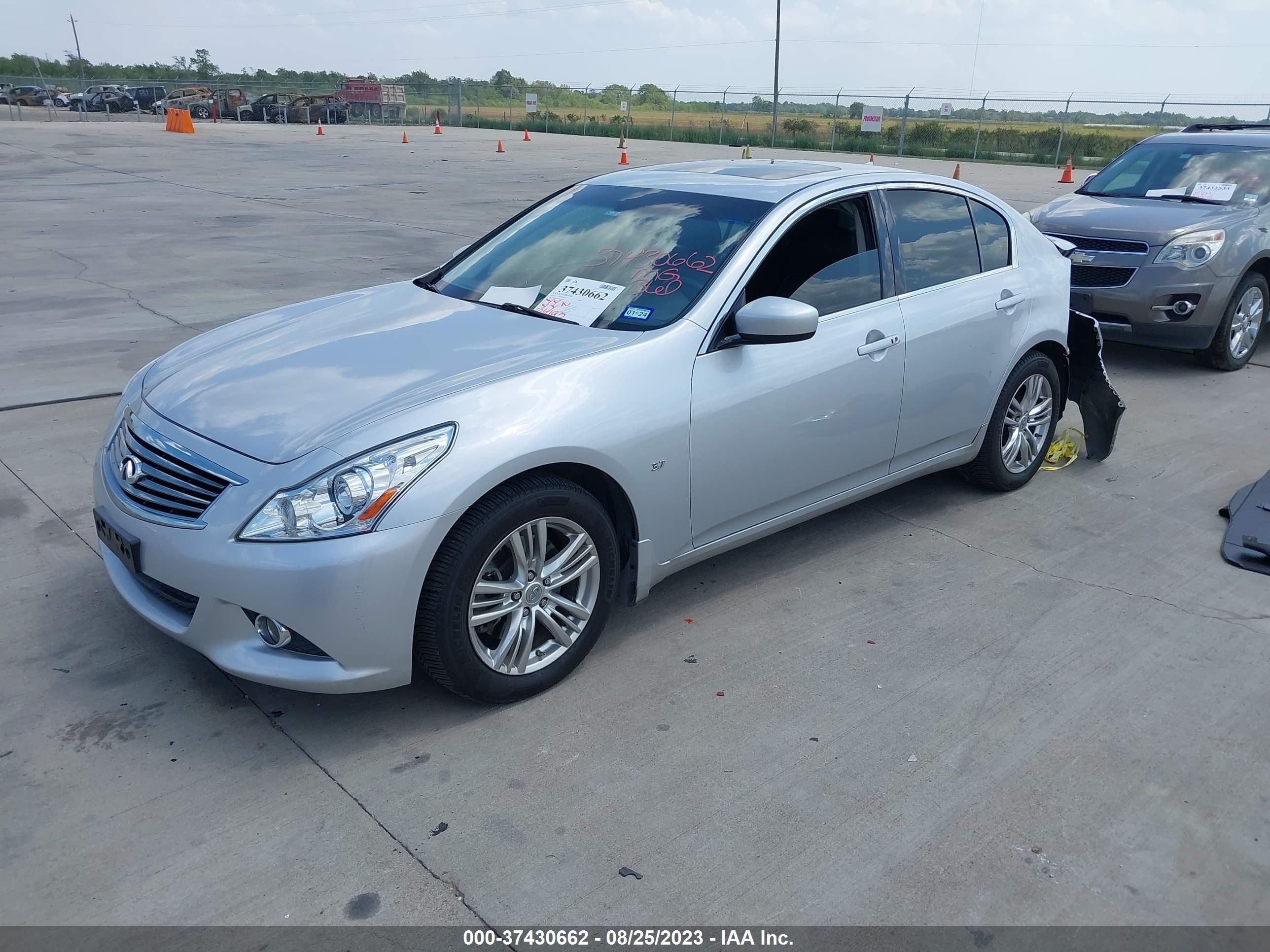 Photo 1 VIN: JN1CV6AR2FM522972 - INFINITI Q40 