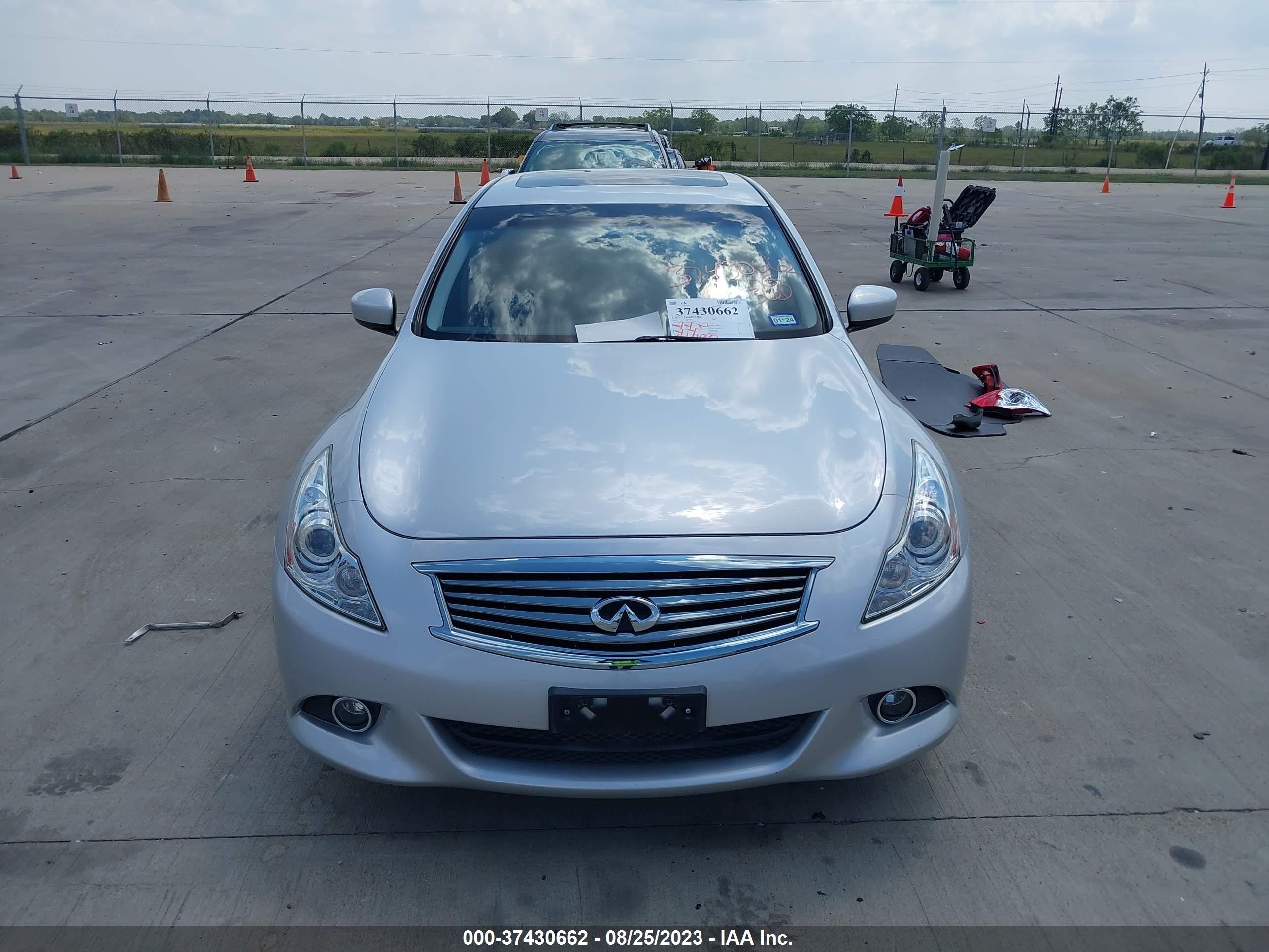 Photo 11 VIN: JN1CV6AR2FM522972 - INFINITI Q40 