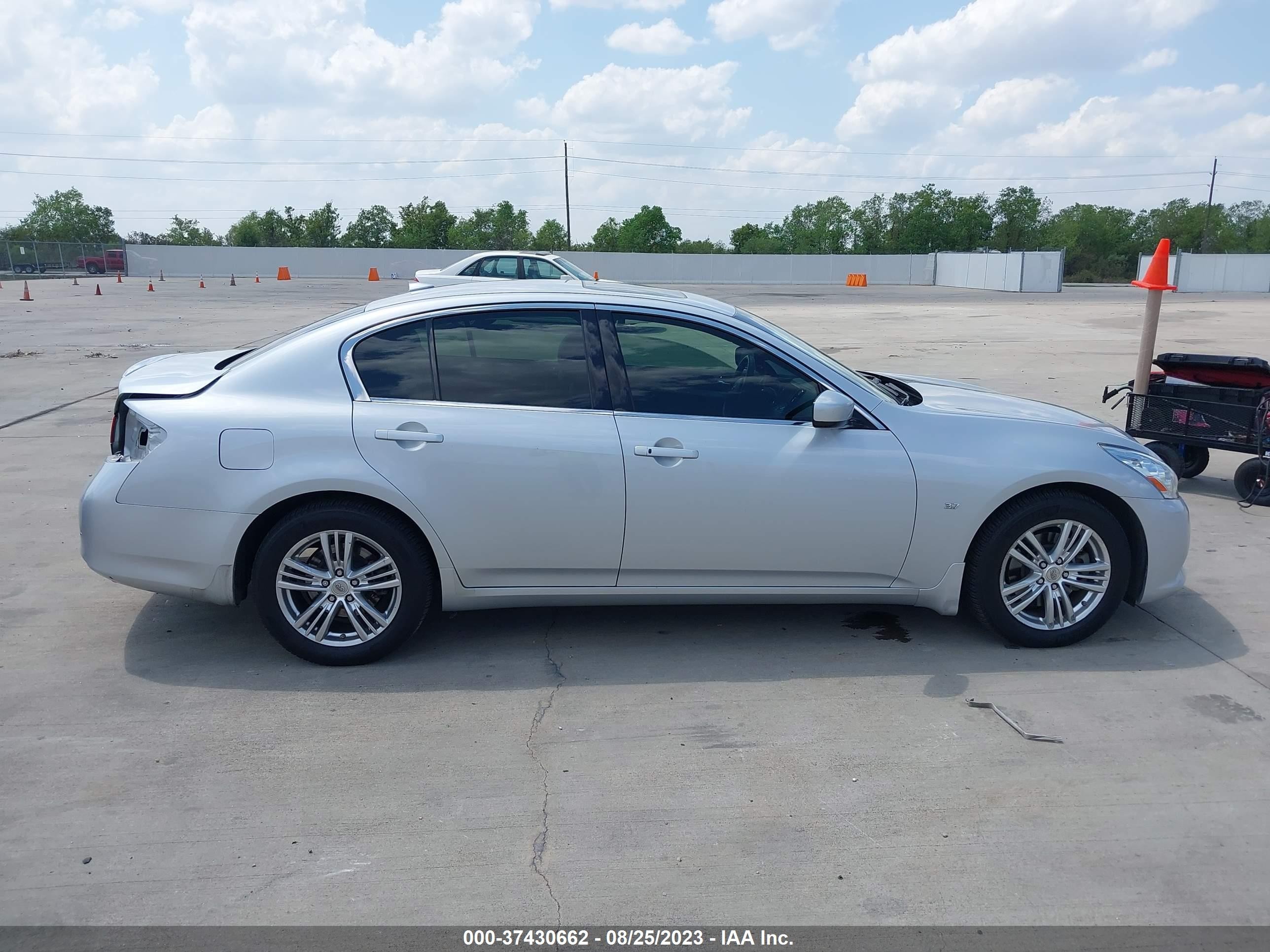 Photo 12 VIN: JN1CV6AR2FM522972 - INFINITI Q40 