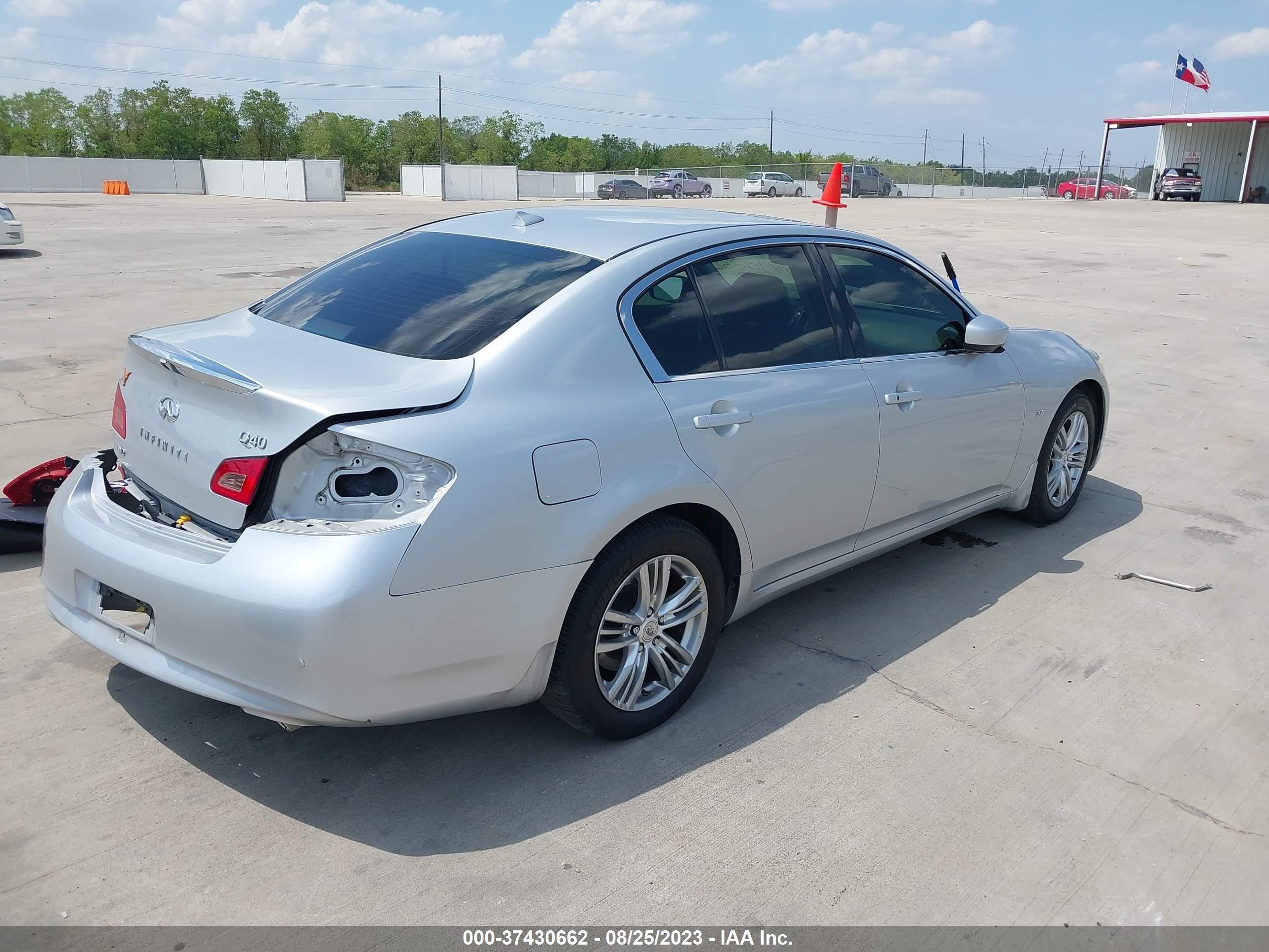 Photo 3 VIN: JN1CV6AR2FM522972 - INFINITI Q40 