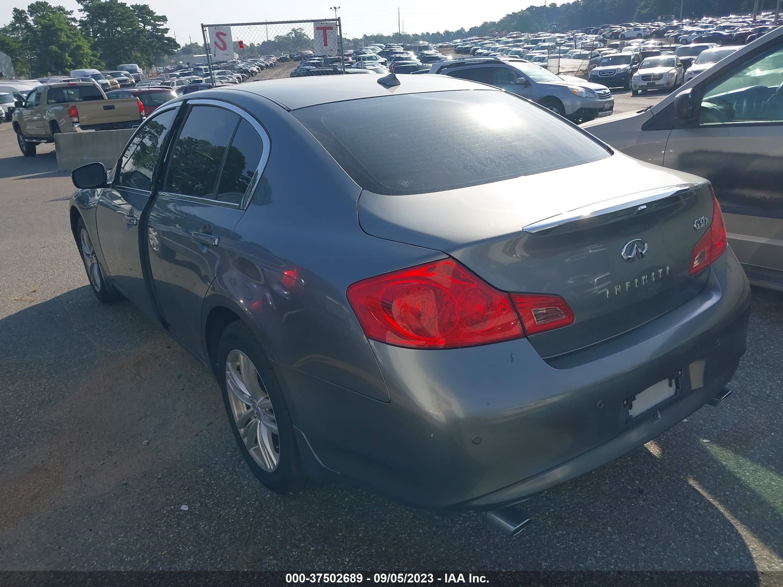 Photo 3 VIN: JN1CV6AR3AM456084 - INFINITI G37 