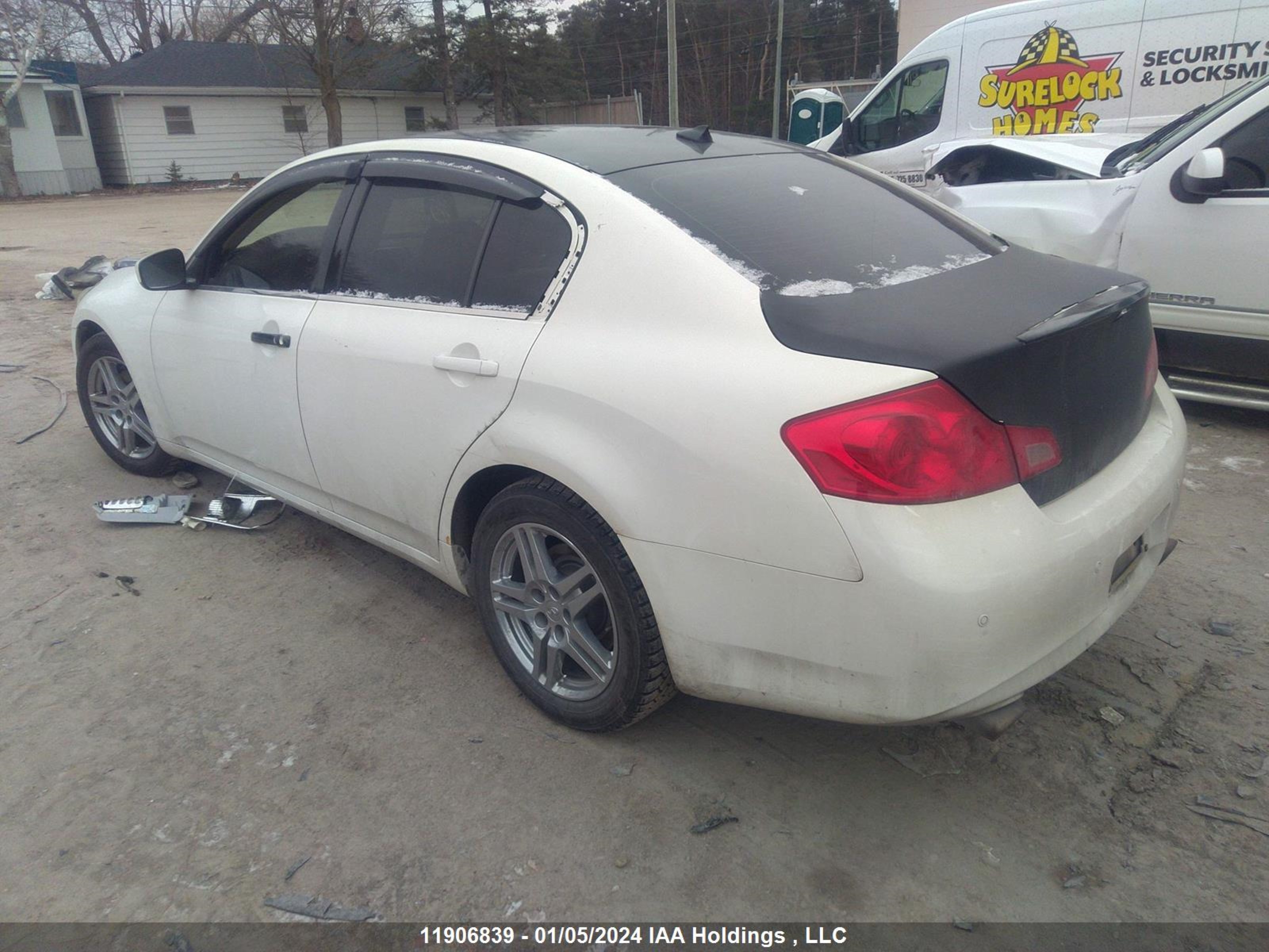 Photo 2 VIN: JN1CV6AR3BM411454 - INFINITI G 