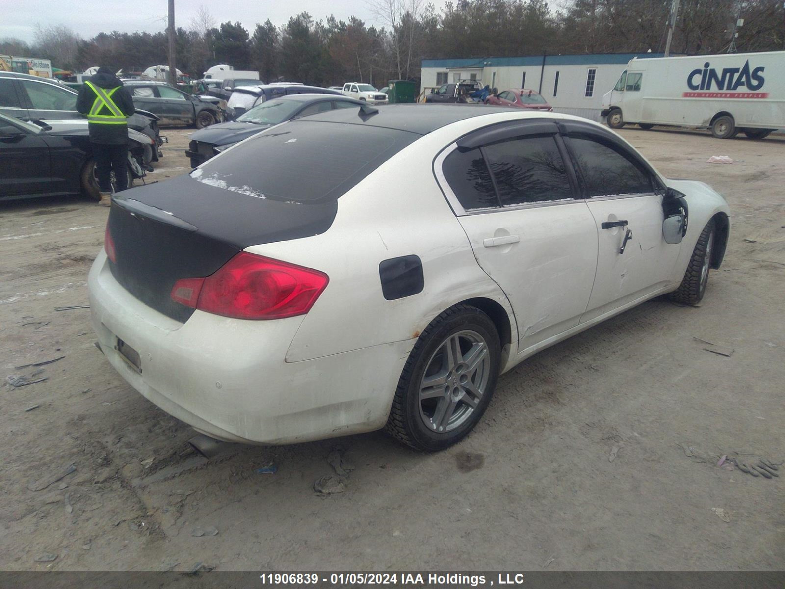 Photo 3 VIN: JN1CV6AR3BM411454 - INFINITI G 