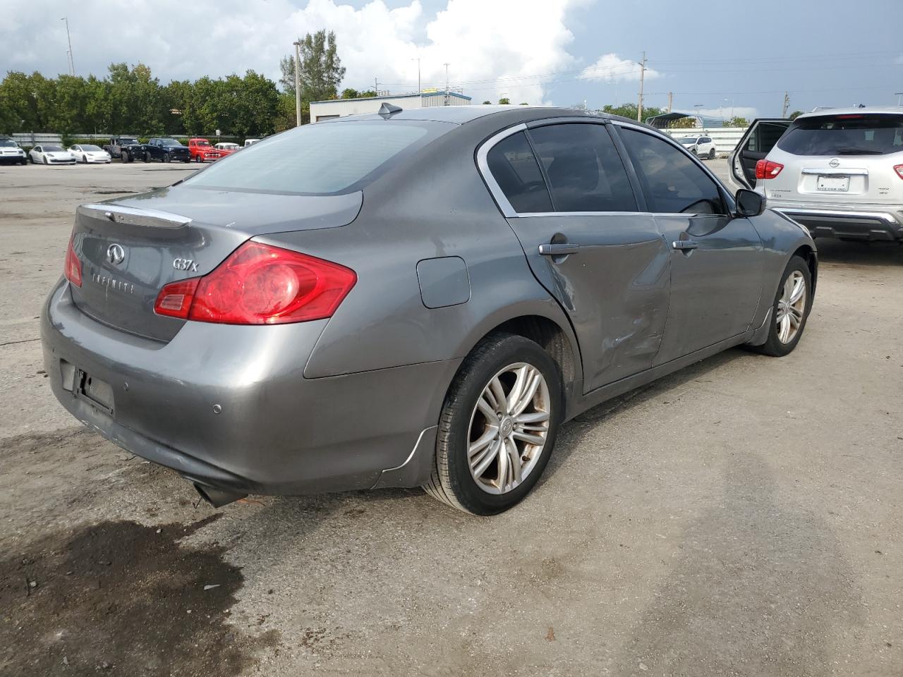 Photo 2 VIN: JN1CV6AR3DM356037 - INFINITI G 