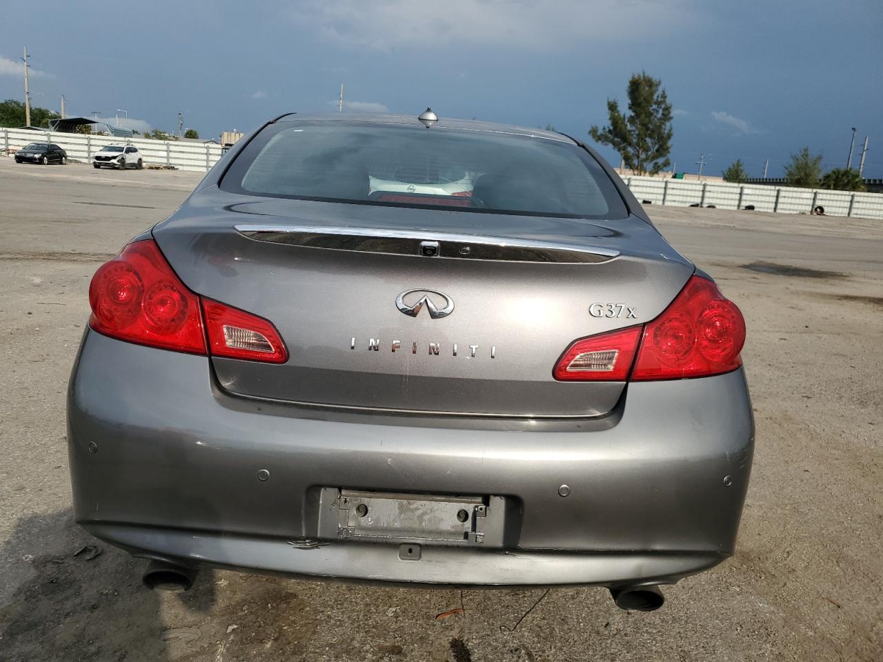 Photo 5 VIN: JN1CV6AR3DM356037 - INFINITI G 