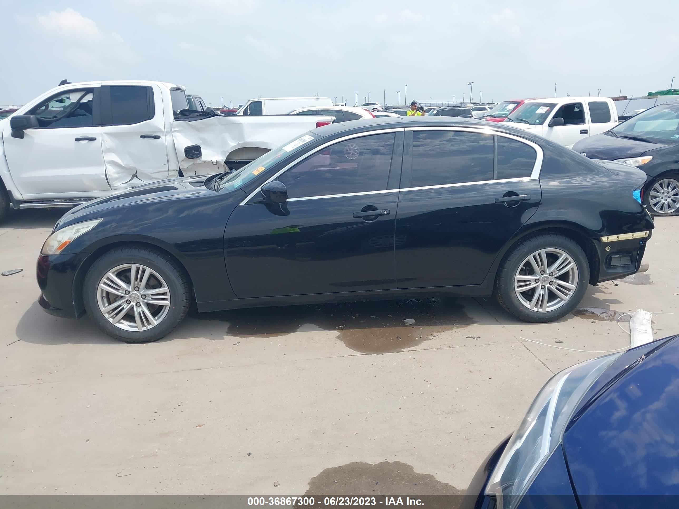 Photo 14 VIN: JN1CV6AR3DM754607 - INFINITI G 