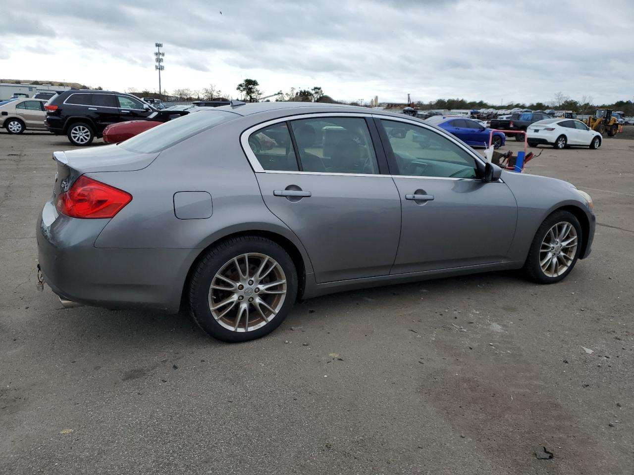 Photo 2 VIN: JN1CV6AR3DM754736 - INFINITI G 