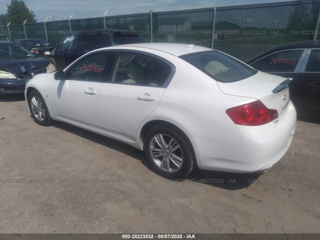 Photo 2 VIN: JN1CV6AR3FM522317 - INFINITI Q40 