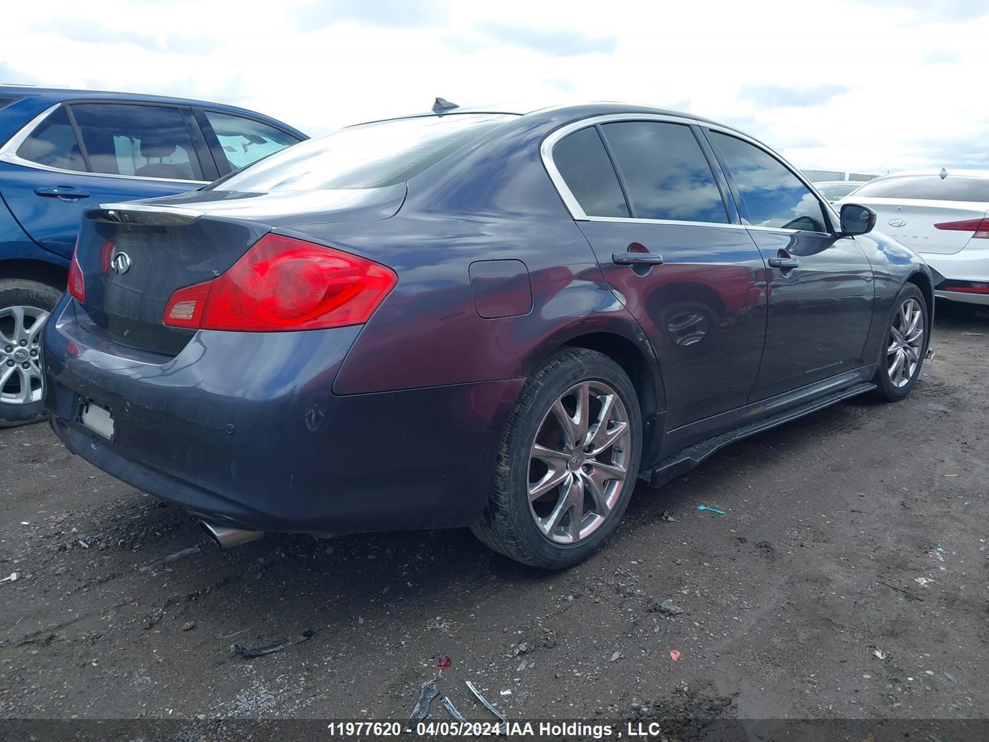 Photo 3 VIN: JN1CV6AR4AM457194 - INFINITI NULL 