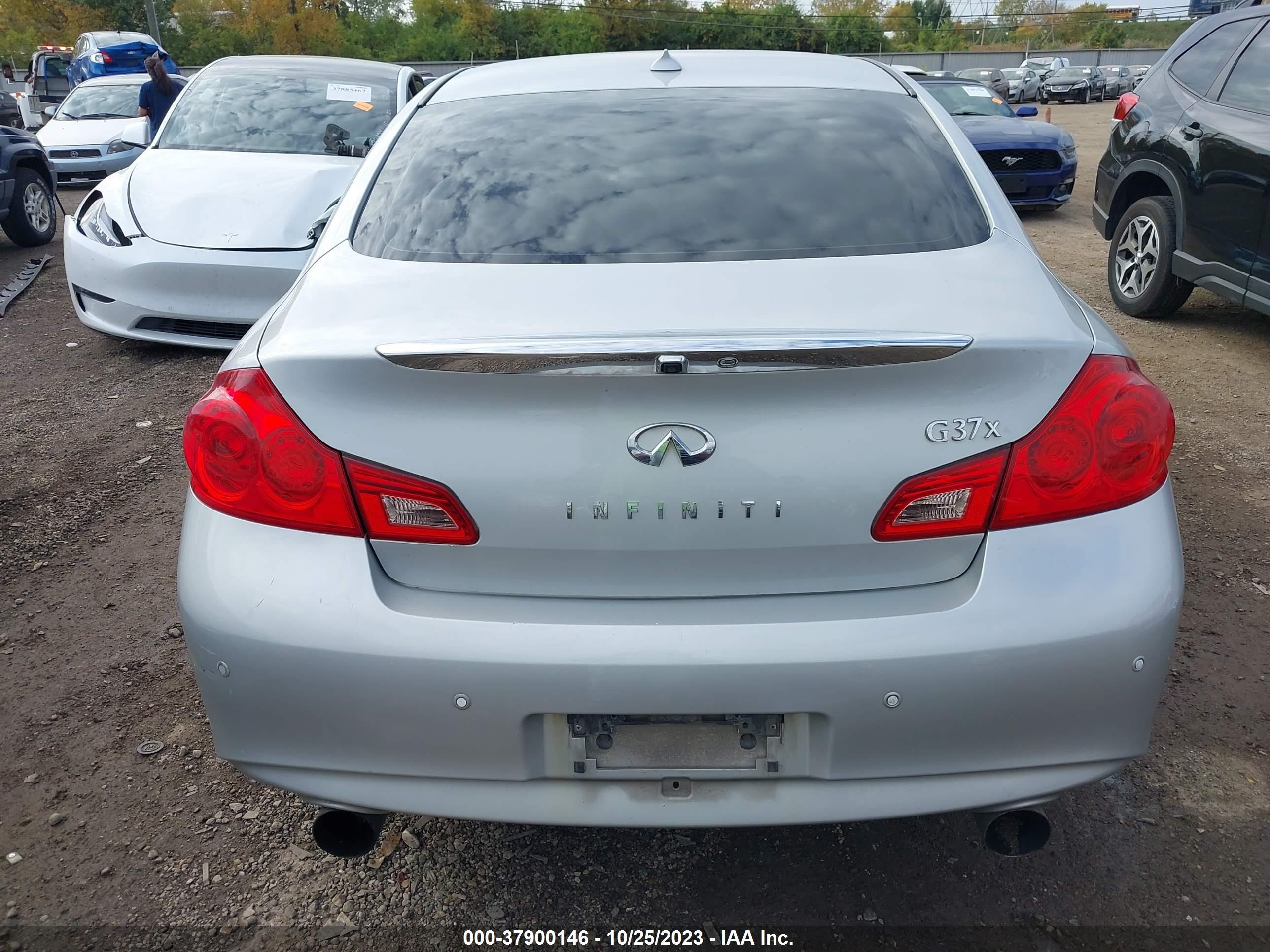 Photo 16 VIN: JN1CV6AR4BM408224 - INFINITI G 