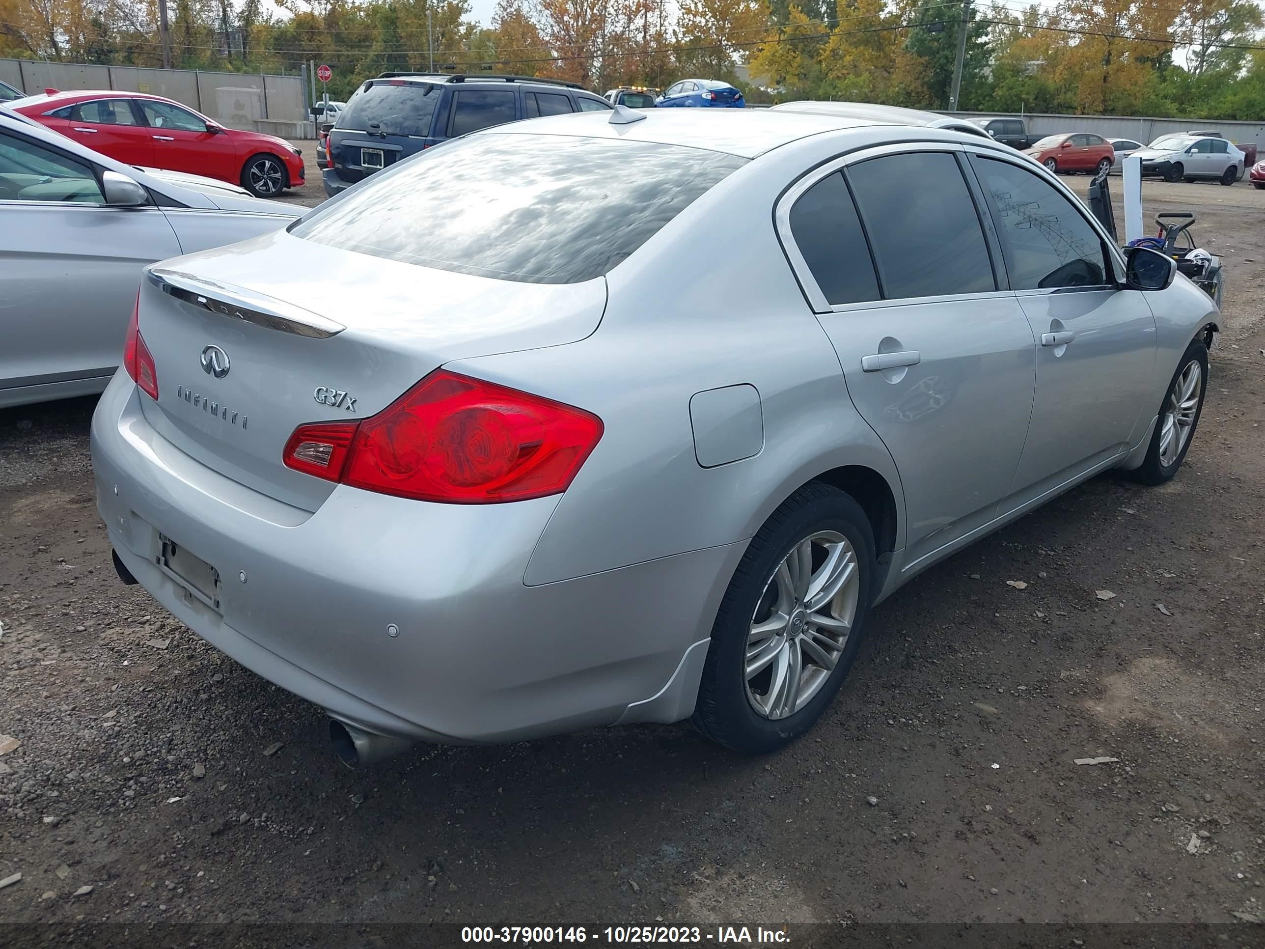 Photo 3 VIN: JN1CV6AR4BM408224 - INFINITI G 