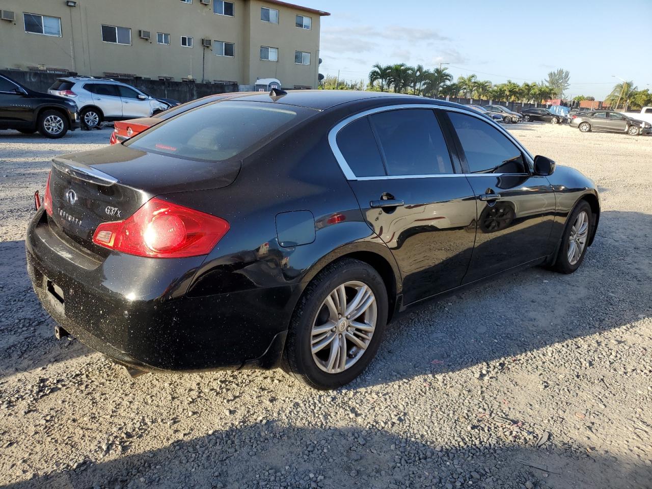 Photo 2 VIN: JN1CV6AR5BM354500 - INFINITI G 