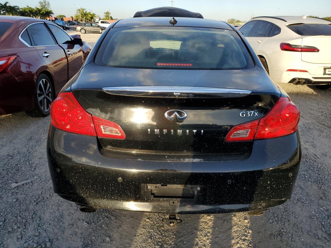 Photo 5 VIN: JN1CV6AR5BM354500 - INFINITI G 