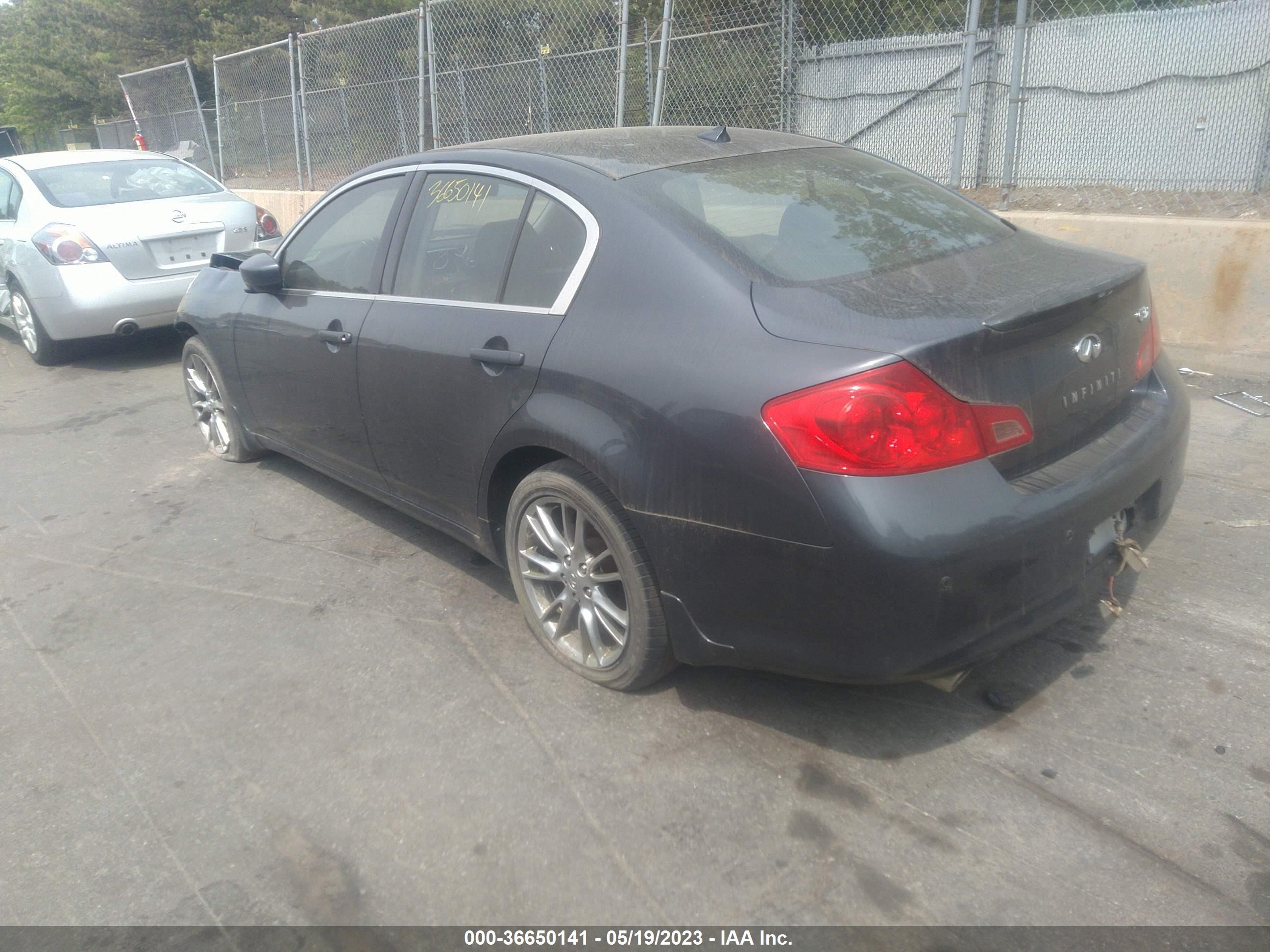 Photo 2 VIN: JN1CV6AR5BM403873 - INFINITI G 