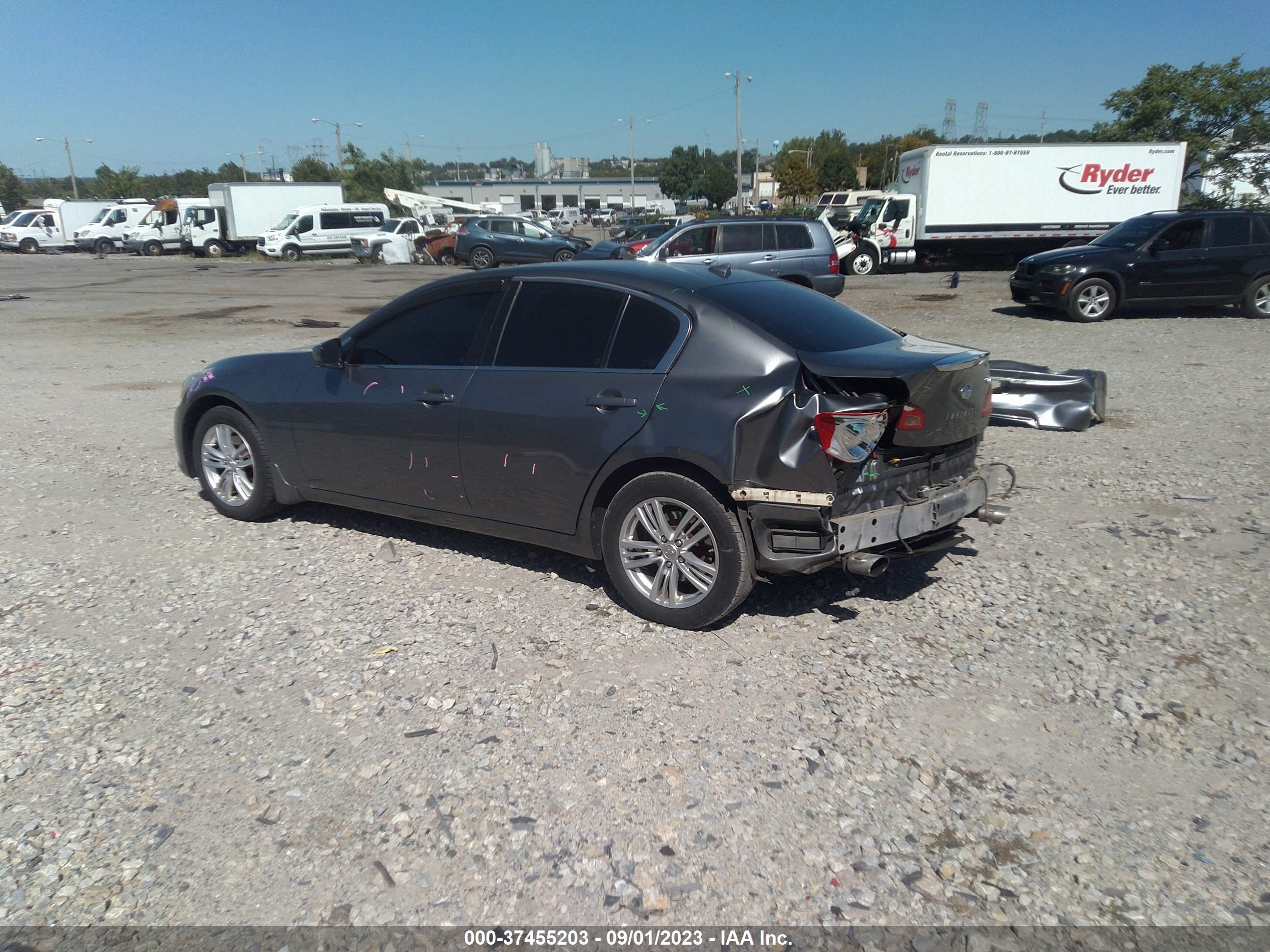 Photo 2 VIN: JN1CV6AR5BM403890 - INFINITI G 