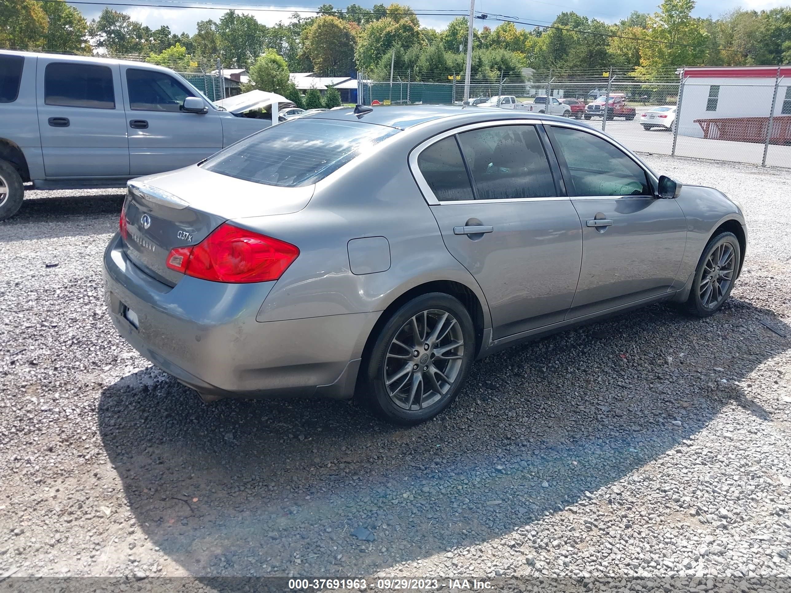 Photo 4 VIN: JN1CV6AR5CM670285 - INFINITI G 