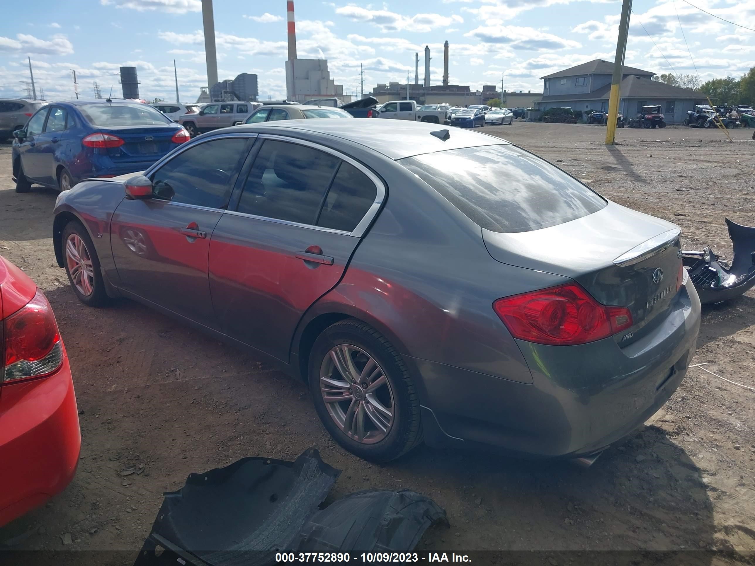 Photo 2 VIN: JN1CV6AR5FM522450 - INFINITI Q40 