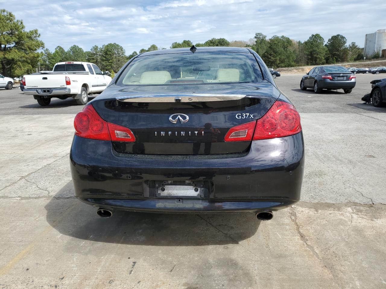 Photo 5 VIN: JN1CV6AR6CM680839 - INFINITI G 