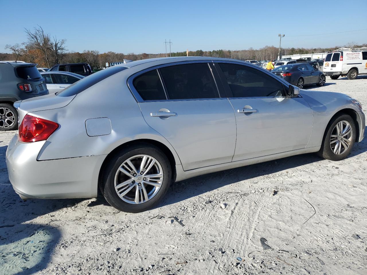 Photo 2 VIN: JN1CV6AR6DM770235 - INFINITI G 