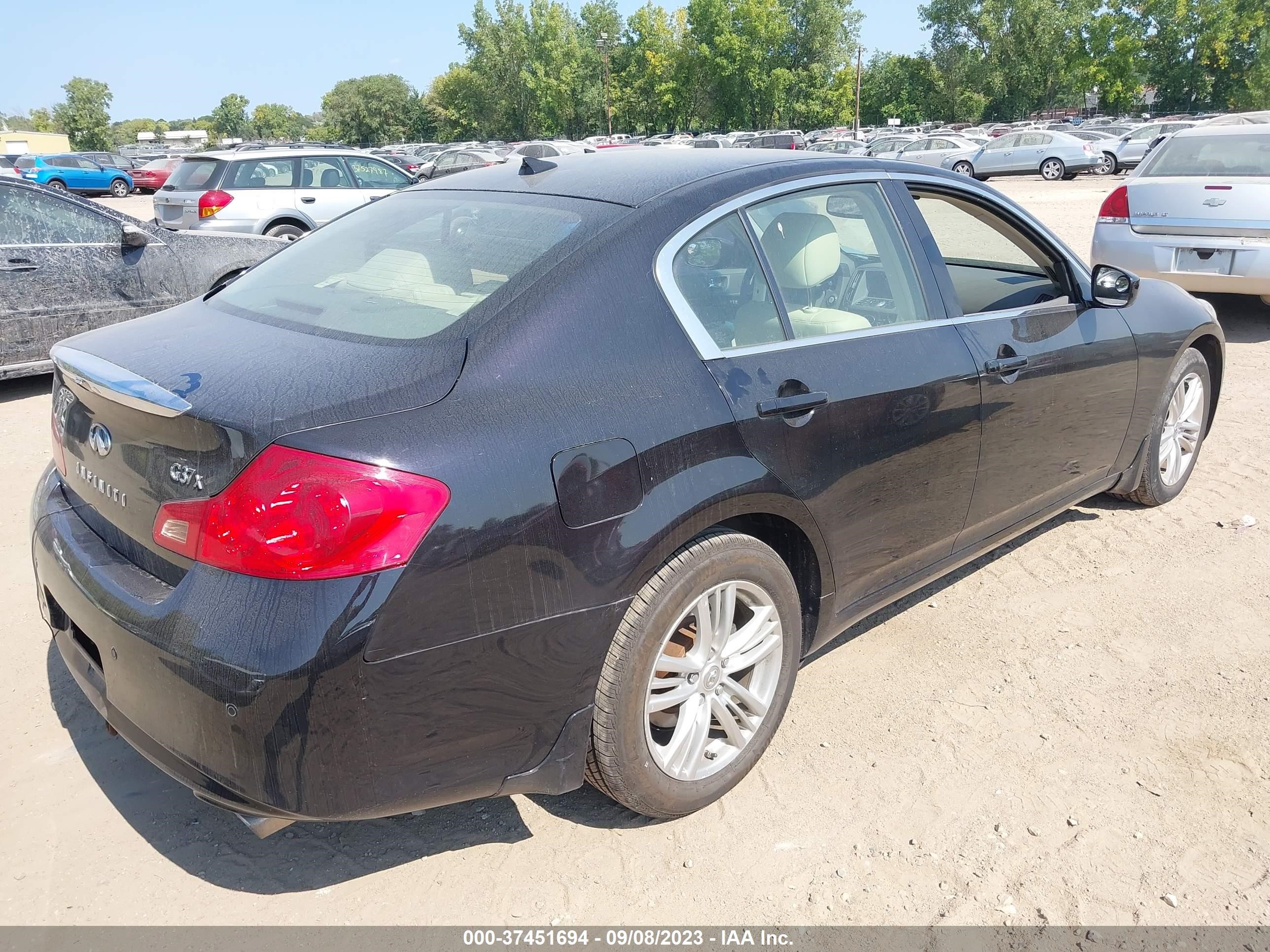 Photo 3 VIN: JN1CV6AR7CM679070 - INFINITI G 