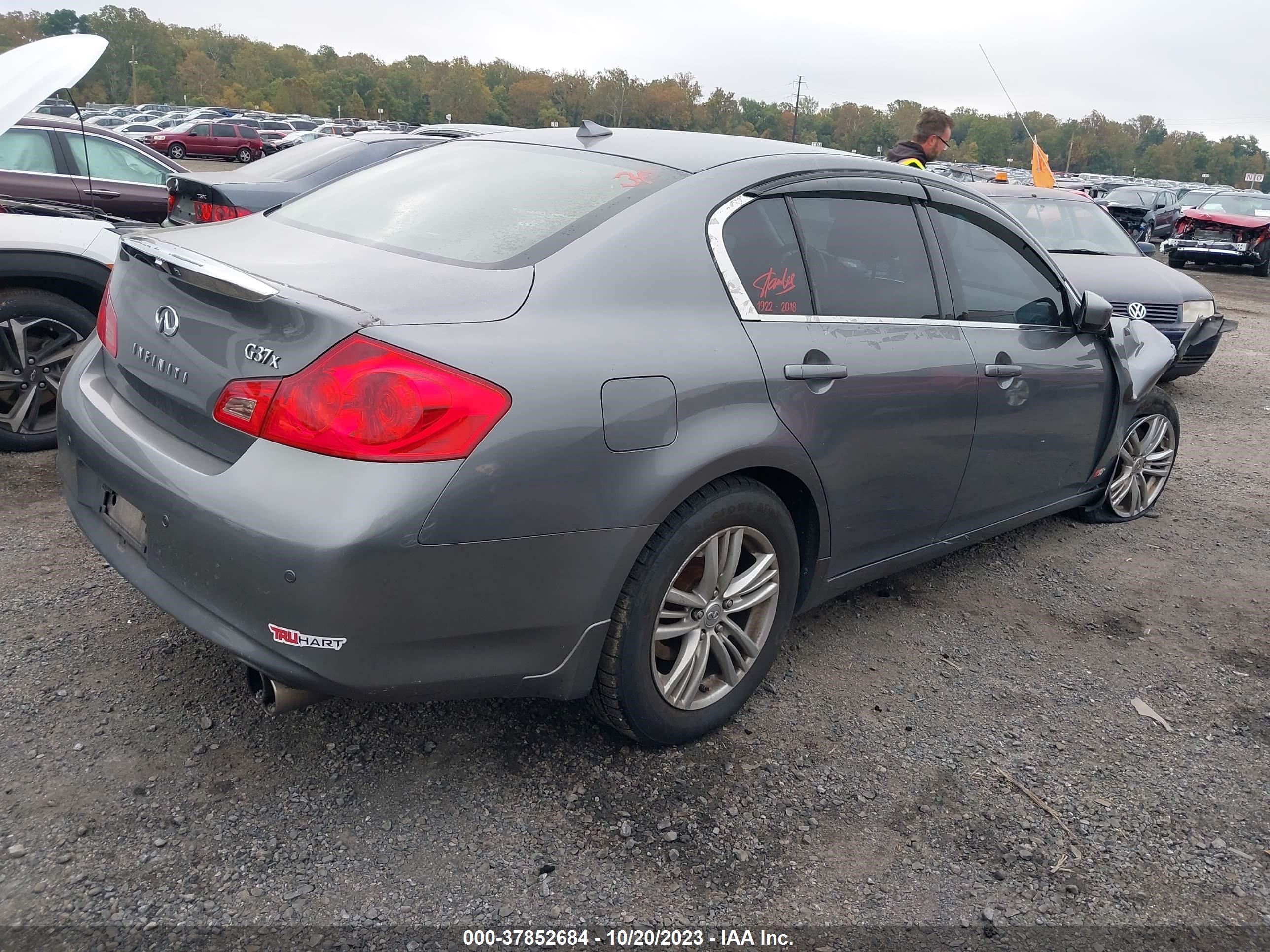 Photo 3 VIN: JN1CV6AR7CM679666 - INFINITI G 