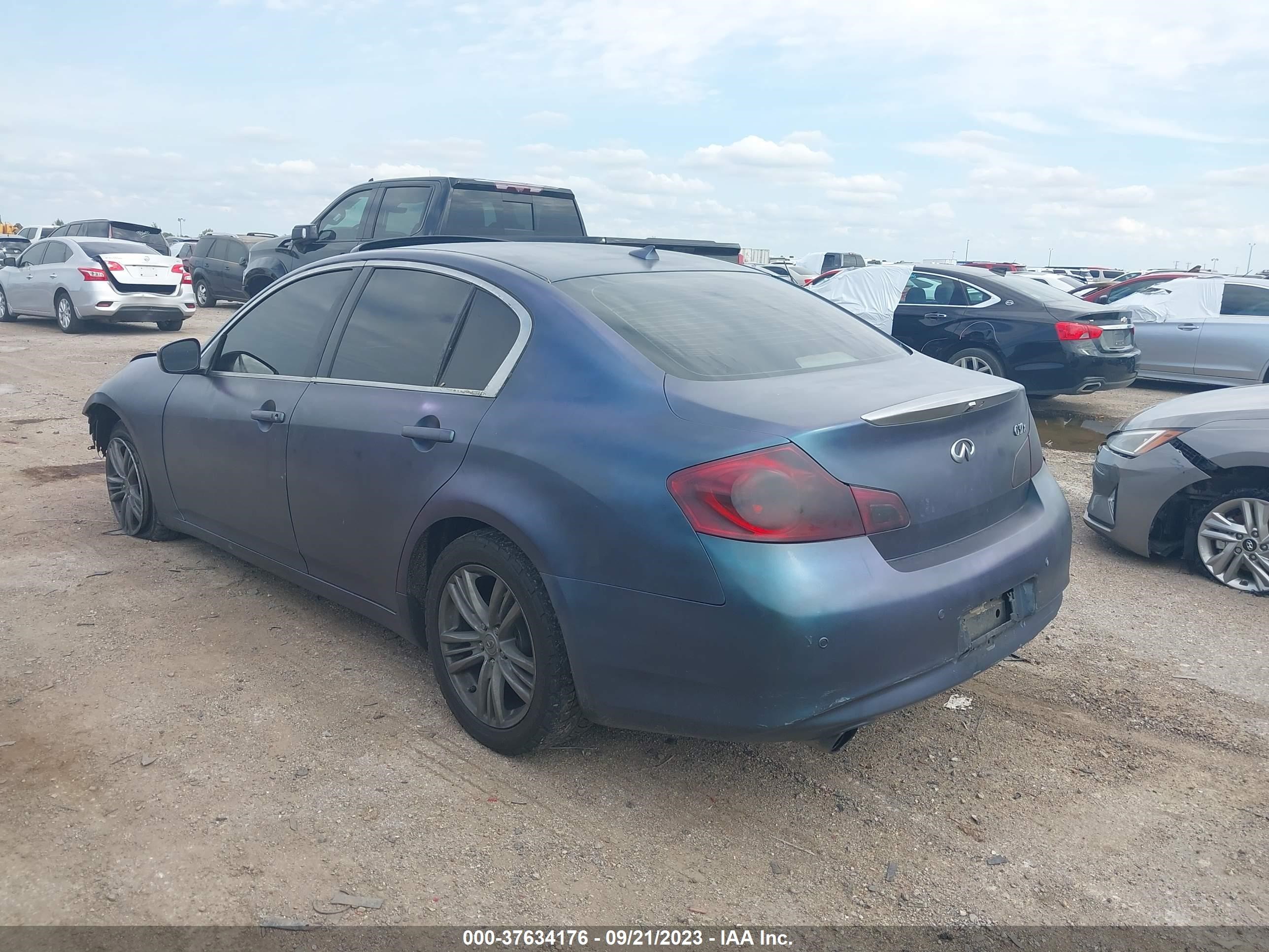 Photo 2 VIN: JN1CV6AR7CM970801 - INFINITI G 