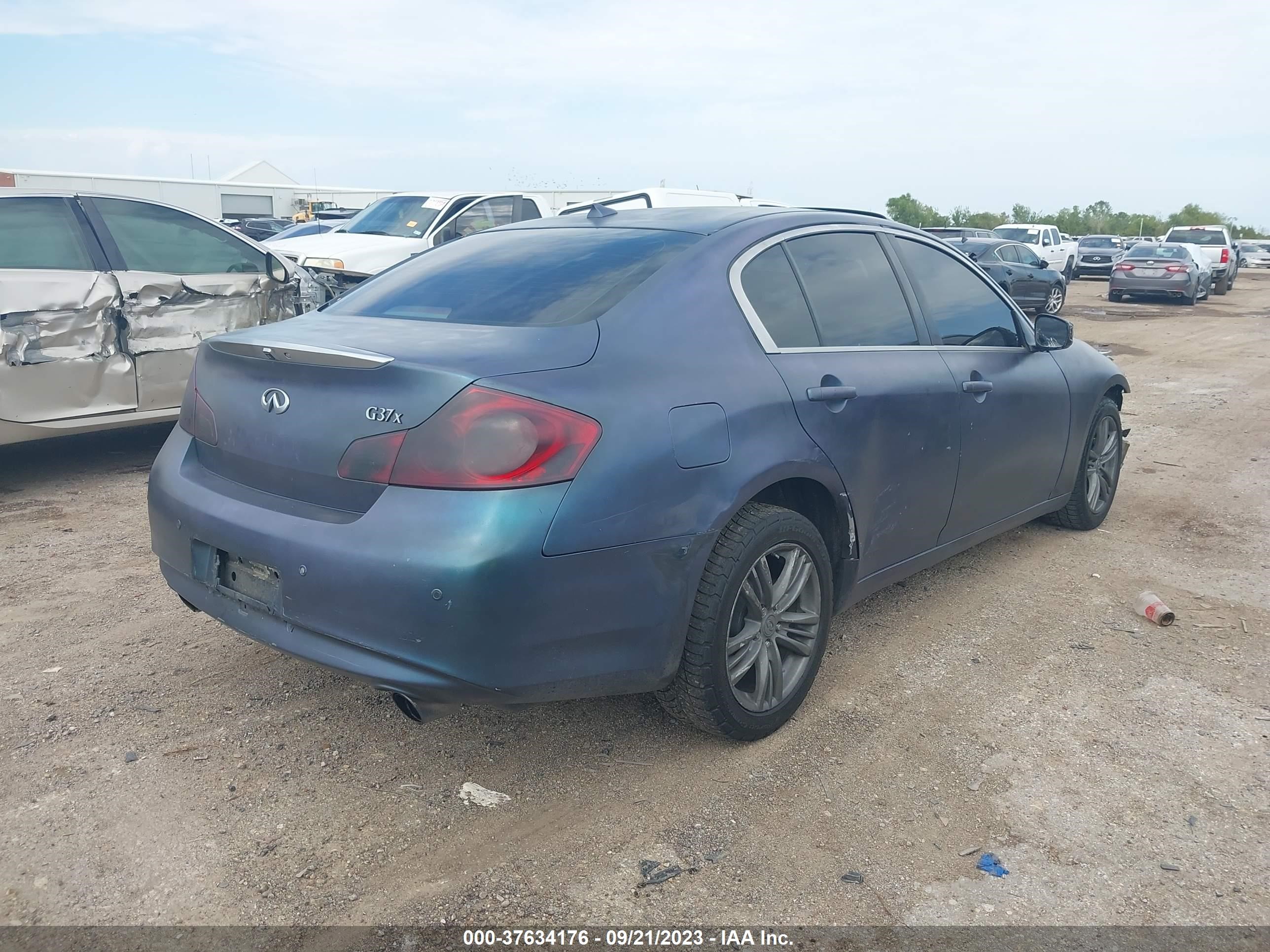 Photo 3 VIN: JN1CV6AR7CM970801 - INFINITI G 