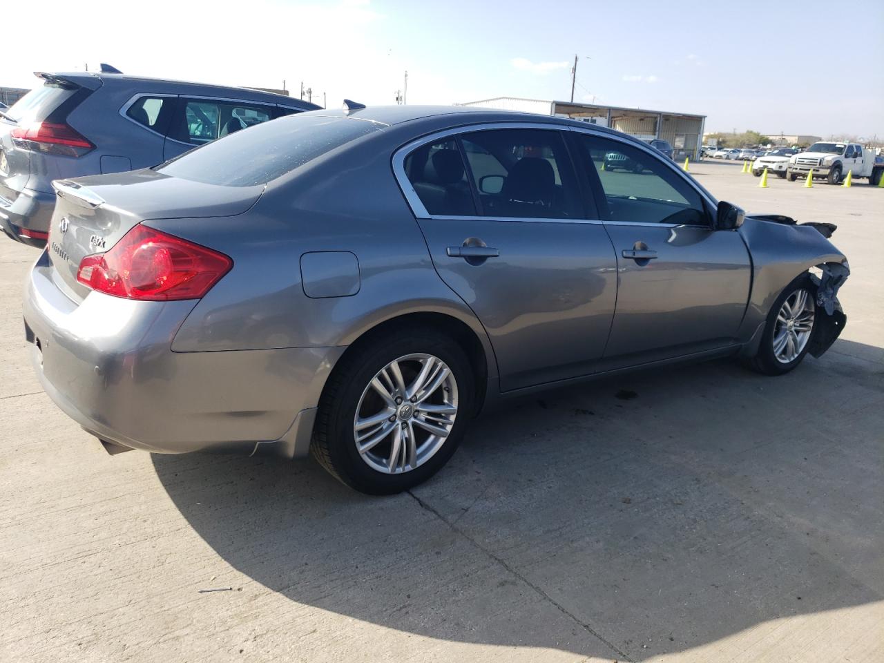 Photo 2 VIN: JN1CV6AR7DM750589 - INFINITI G 